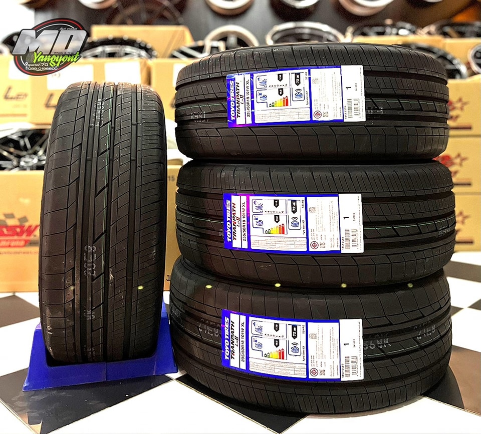 235/50 R18 、TOYO TRANPATH LuIIラジアルタイヤ（235/50 R18 TOYO 