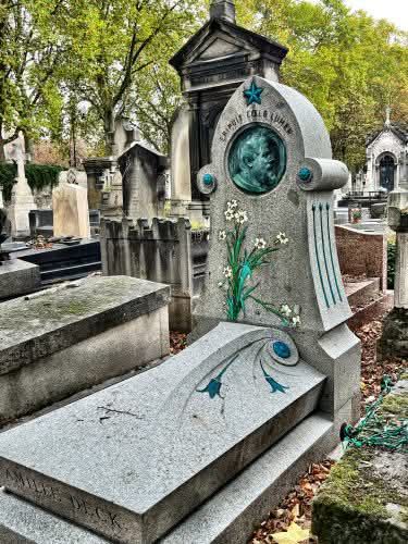 A tomb in the Montparnasse Cemetery of Paris in the Art Nouveau style.
