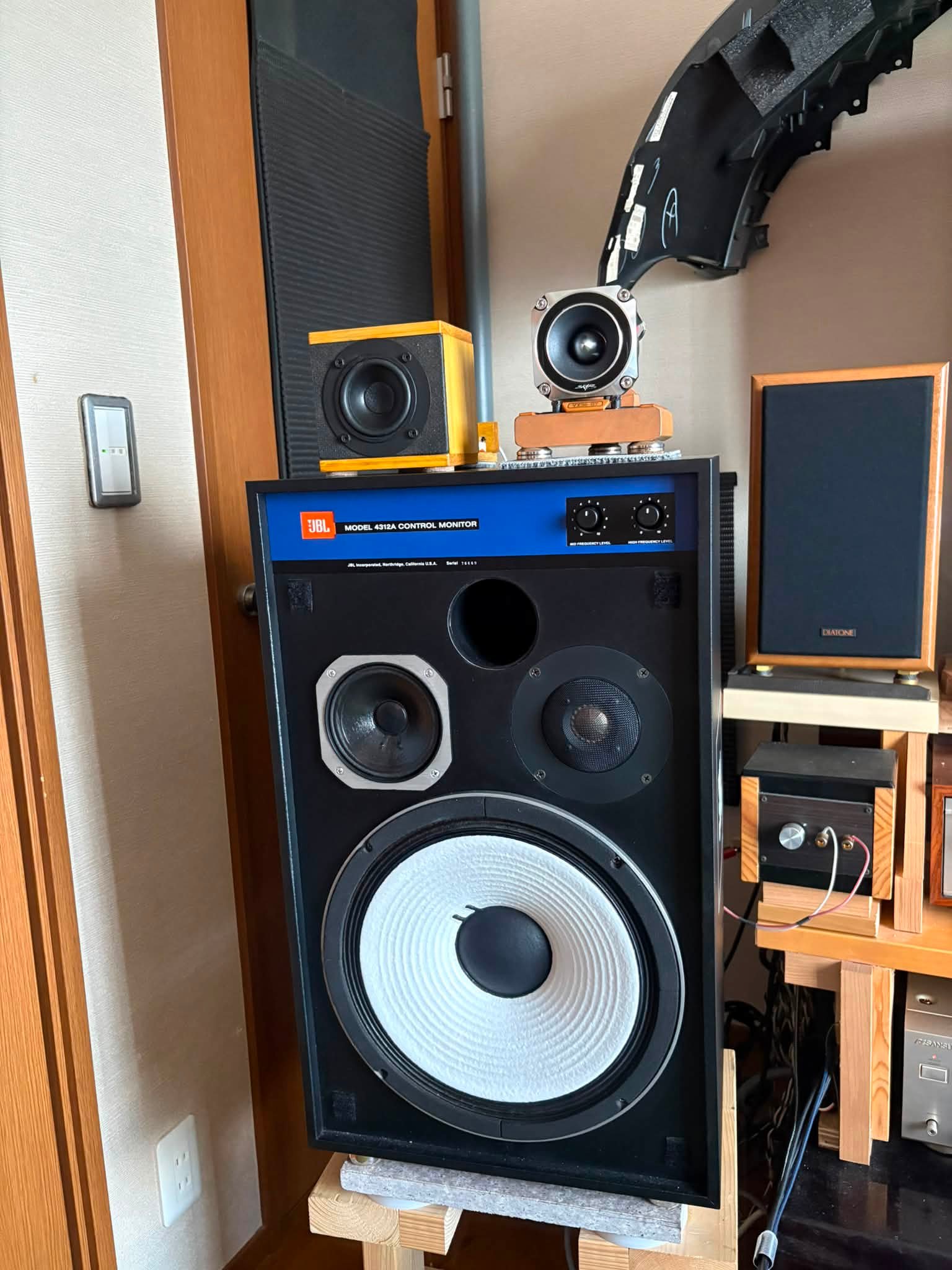 1983年製のTechnics SB-M5。多分20年振りぐらいに聴くんだけど