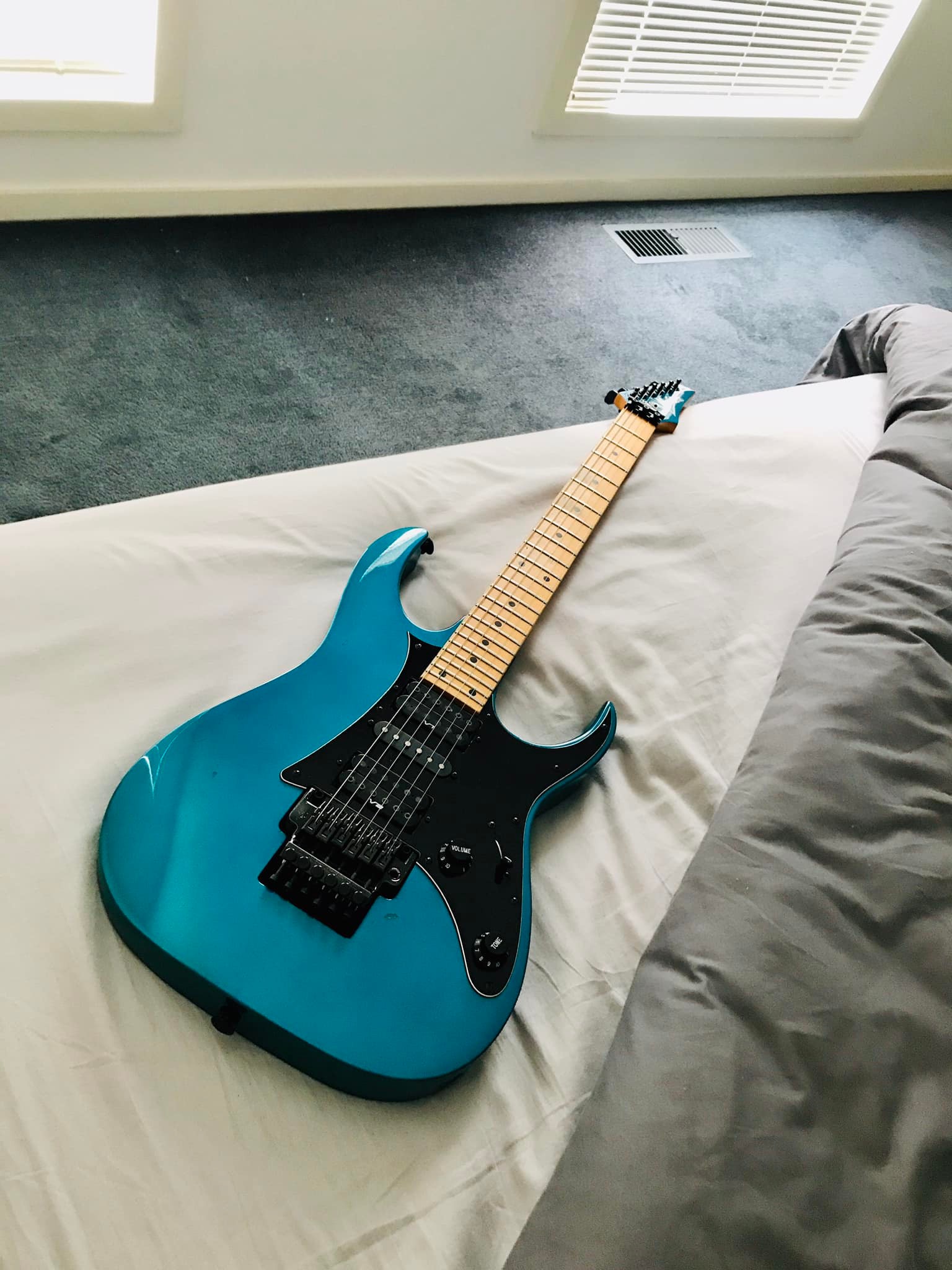 1990 all original RG550 in laser blue 💙 Yummy blue goodness 😃