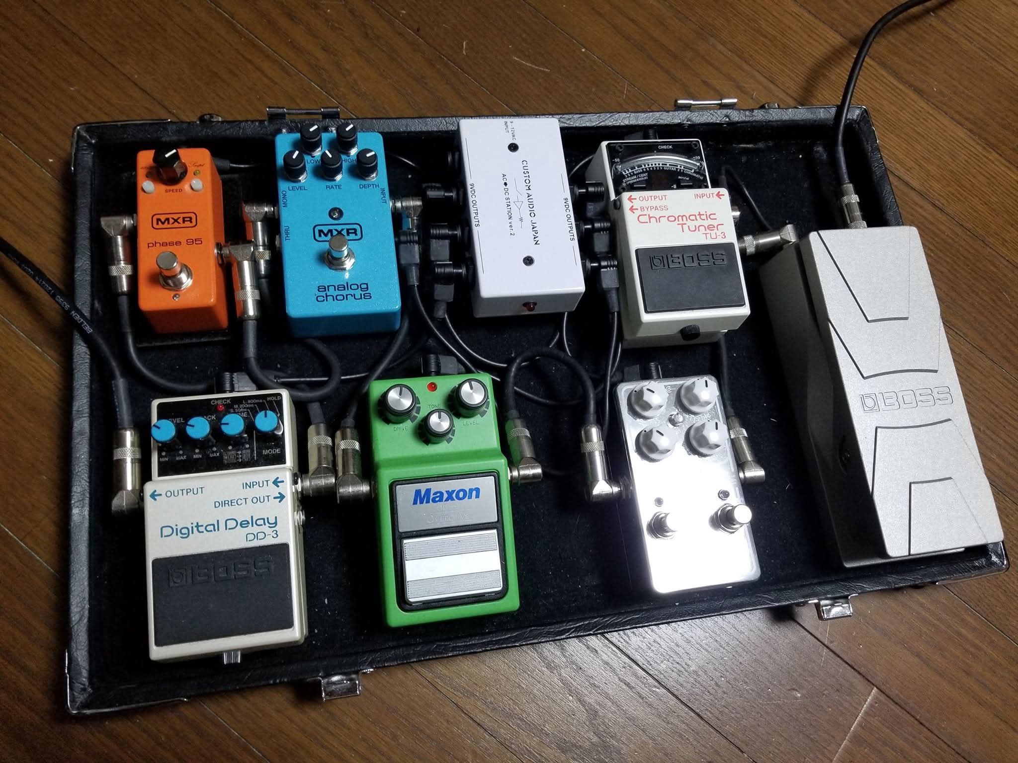 私のエフェクターボード最新版です🎸