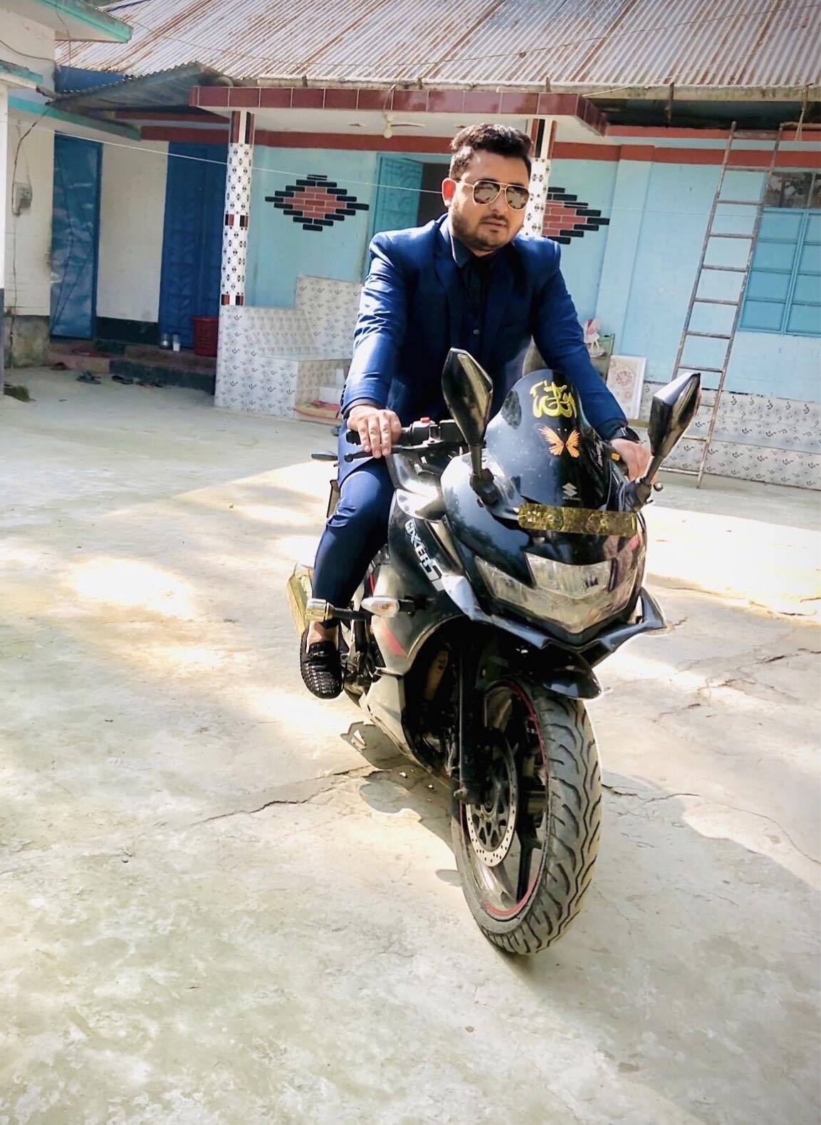 HR Riaz