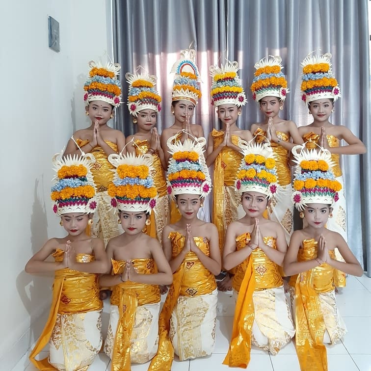 Tari Rejang Dewa Make Up Costum N Citranala Art Studio Facebook Rejang dewa é uma música popular de sekolah tinggi seni indonesia denpasar | crie seus próprios vídeos do tiktok com a música rejang dewa e descubra 220 vídeos feitos por criadores novos e. tari rejang dewa make up costum n