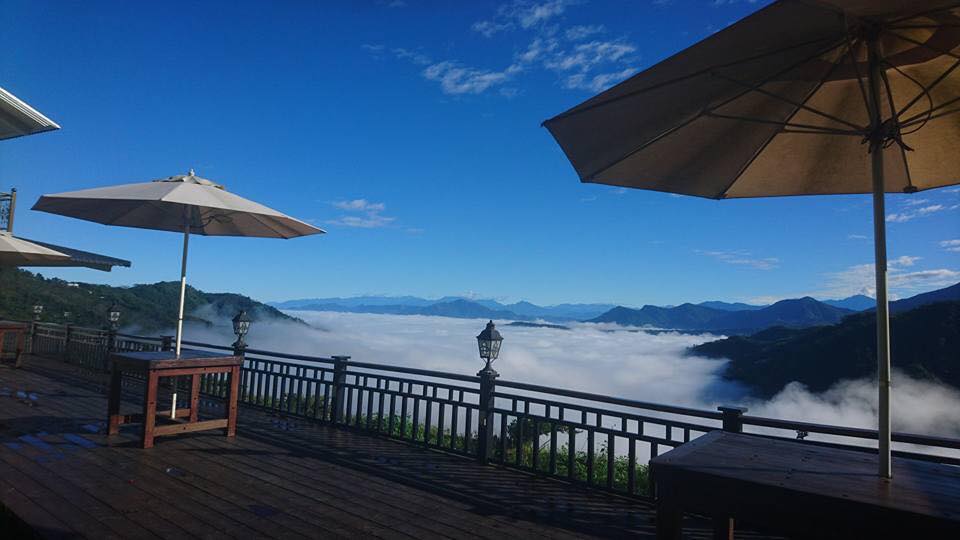 瑞櫻山莊露營區 每次瑞櫻下完整天的雨 天空就會清洗過一樣藍天白雲 天公伯的美麗畫作 Facebook