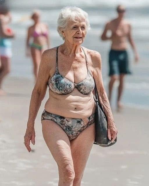 What's appropriate dress for seniors at the beach?