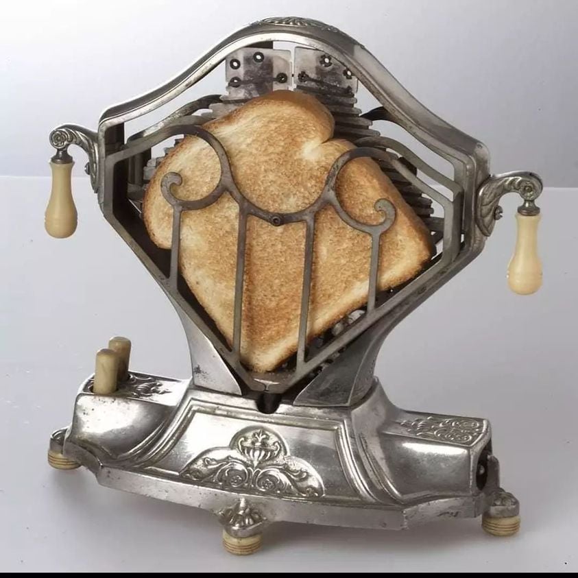 An American electric bread toaster from 1929. The Universal E9410