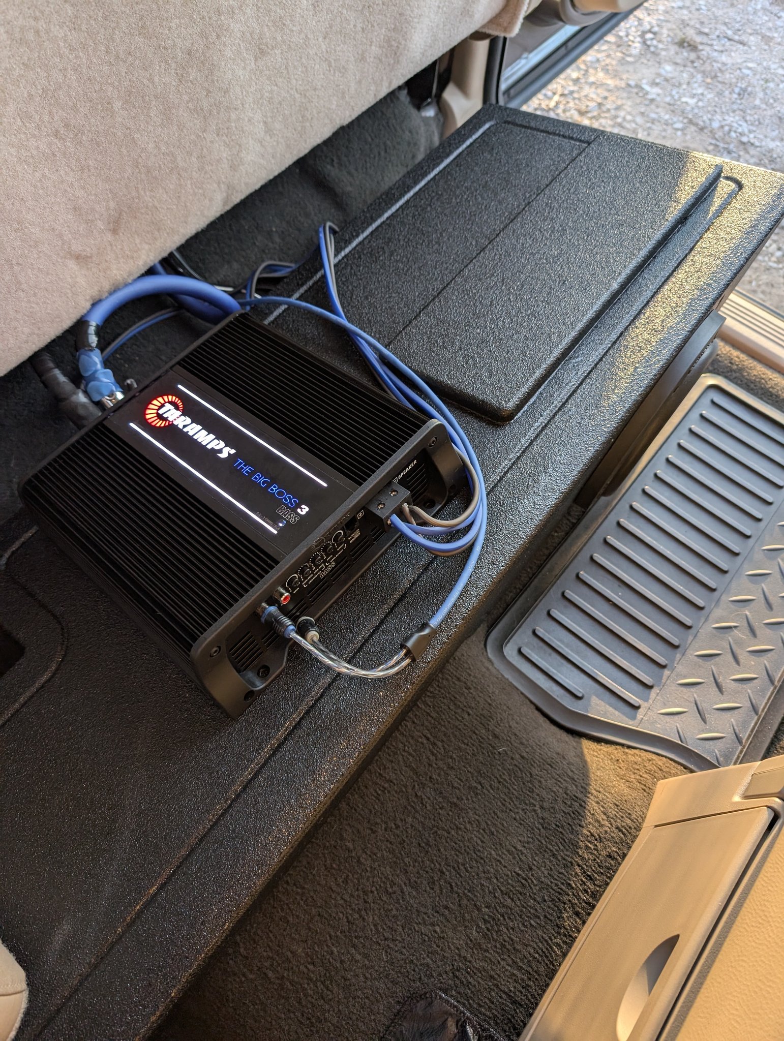 First car audio system since 90's with Taramps amp