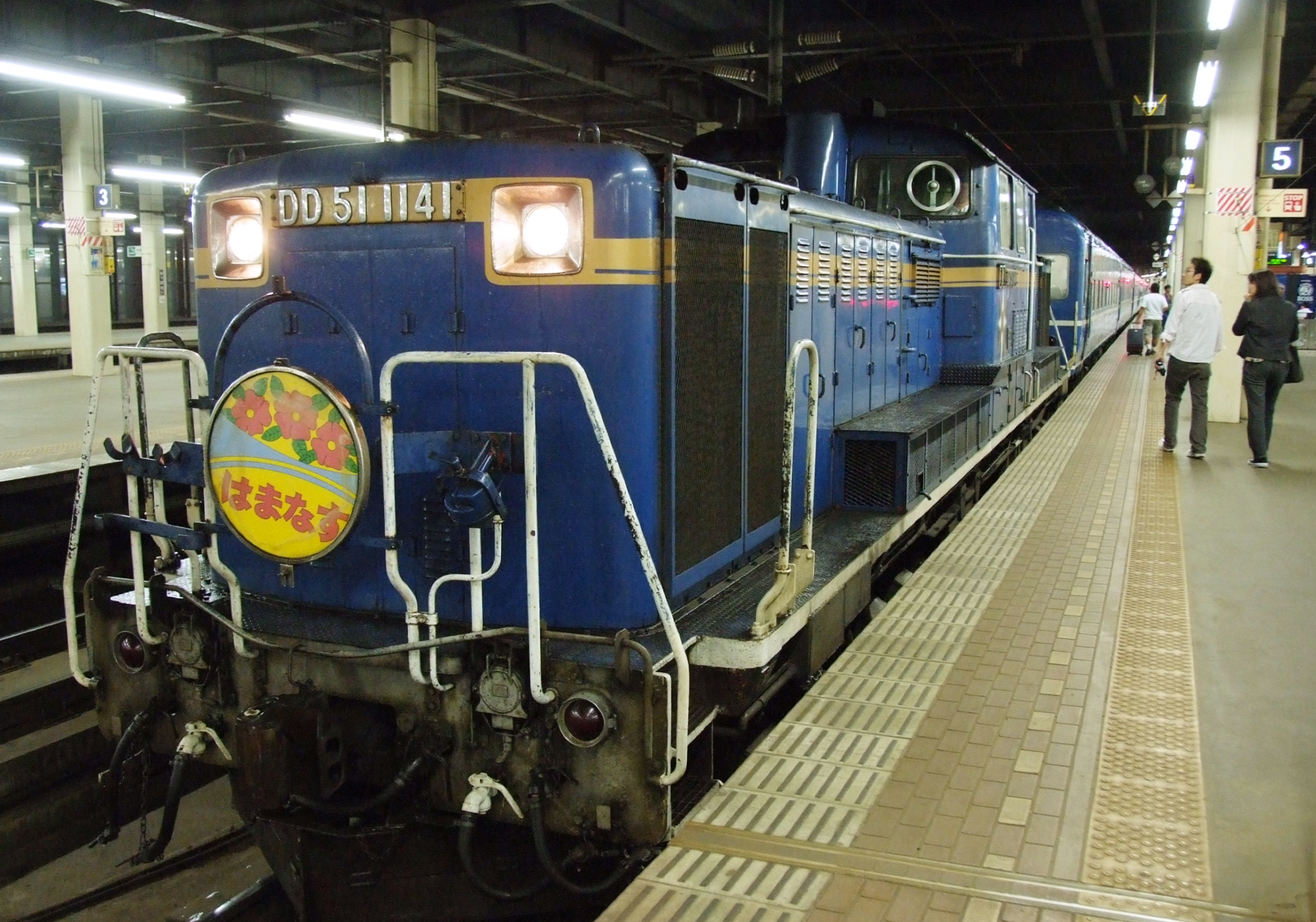 今から15年位前の札幌駅での夜行急行「はまなす」号です。 当時これに 