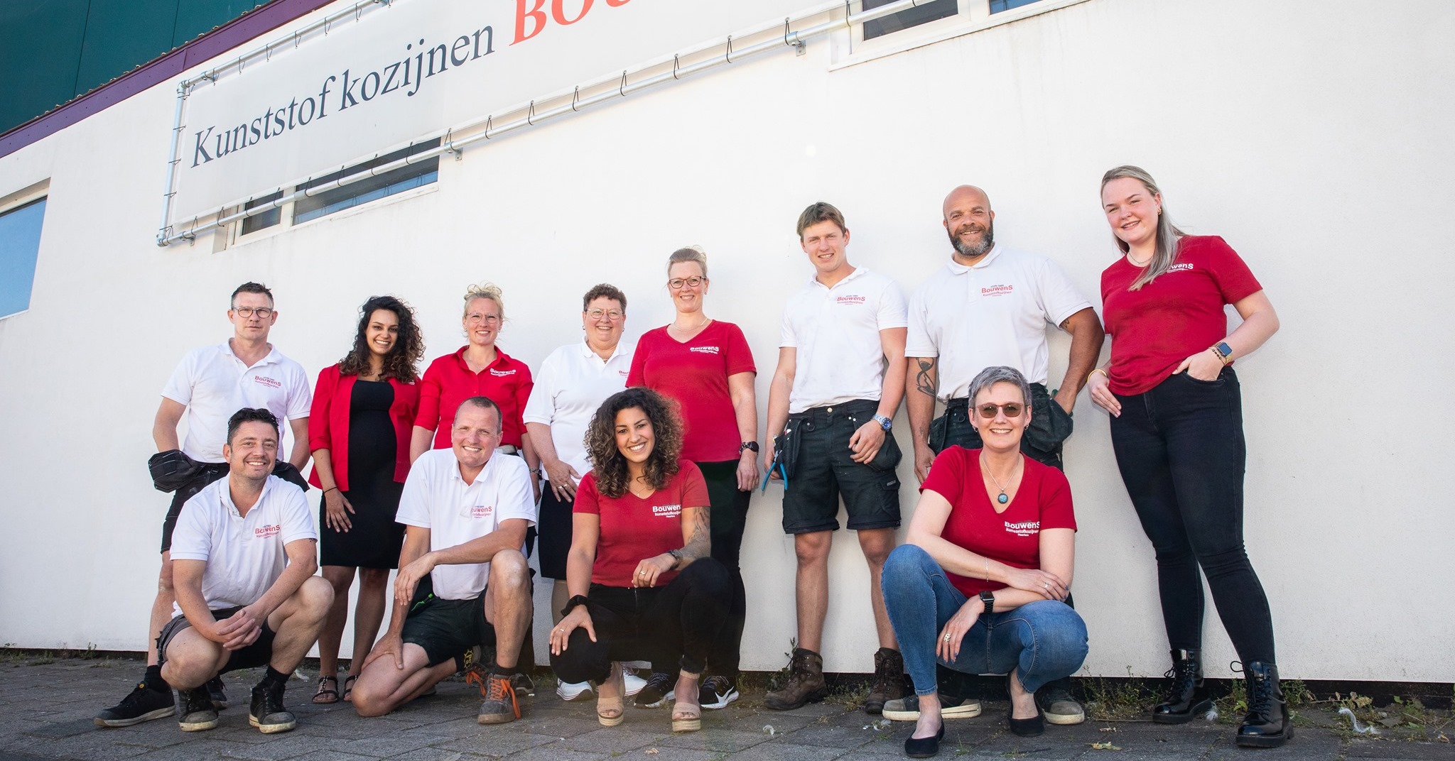 📸 Het hele team van... - Bouwens Kunststofkozijnenfabriek