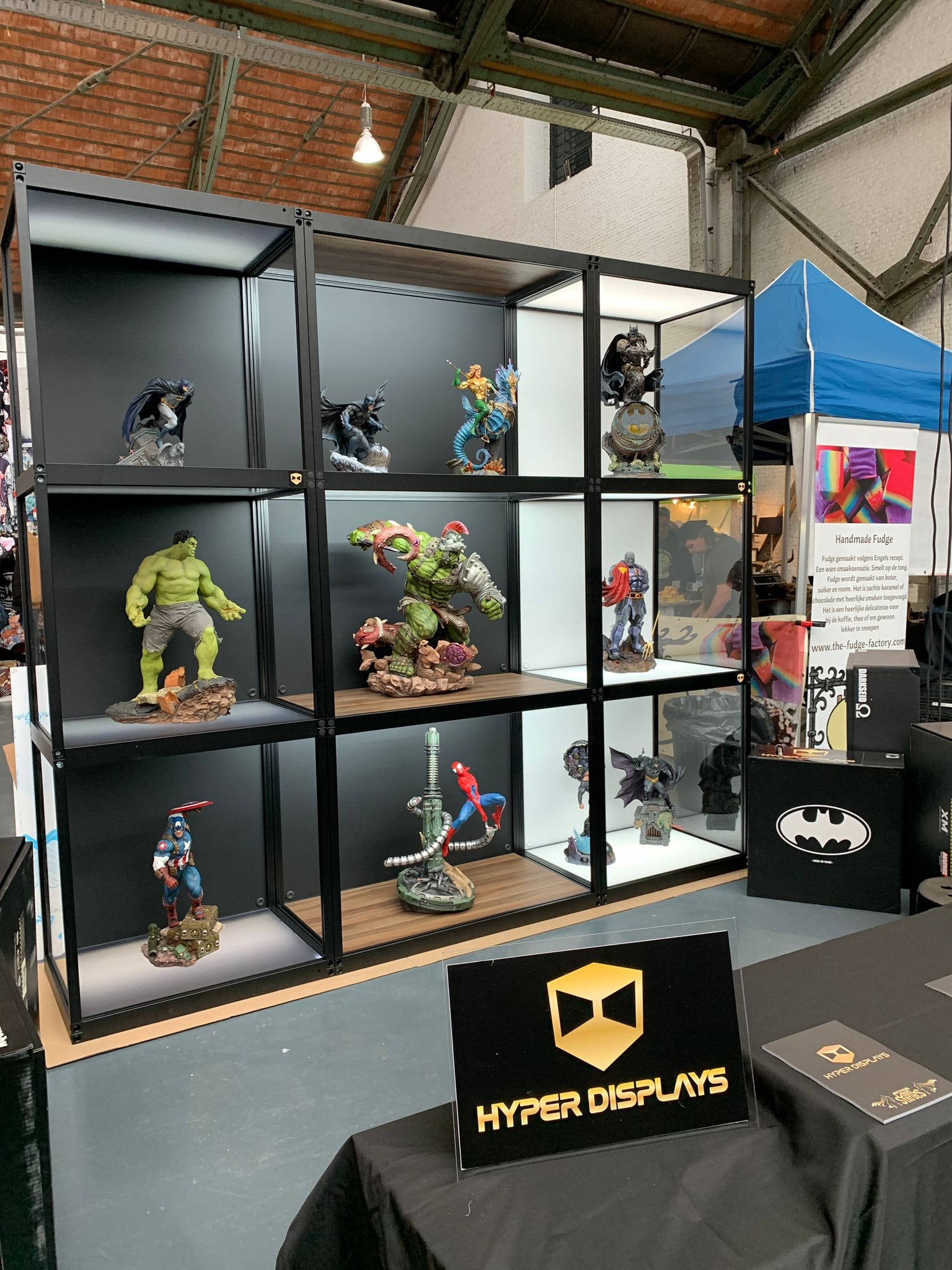 HyperDisplays