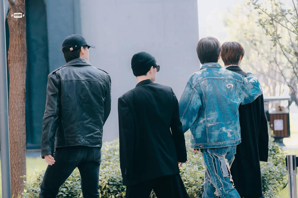 R1SE - Rising... - R1SE - Rising Eleven Boys Myanmar Fanpage