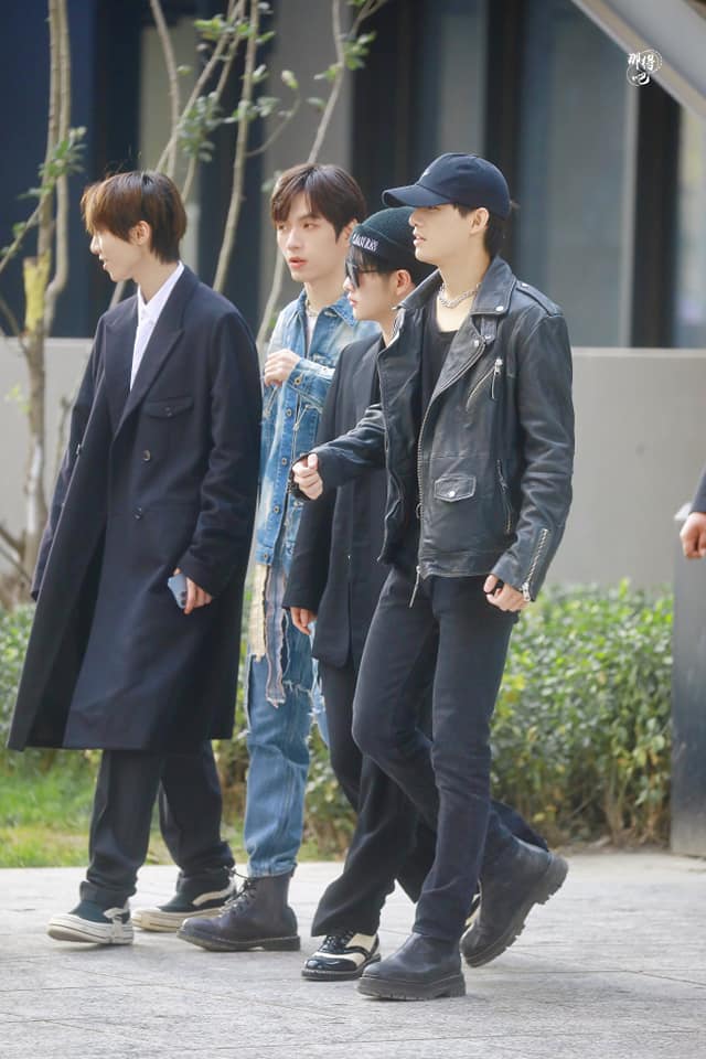 R1SE - Rising... - R1SE - Rising Eleven Boys Myanmar Fanpage