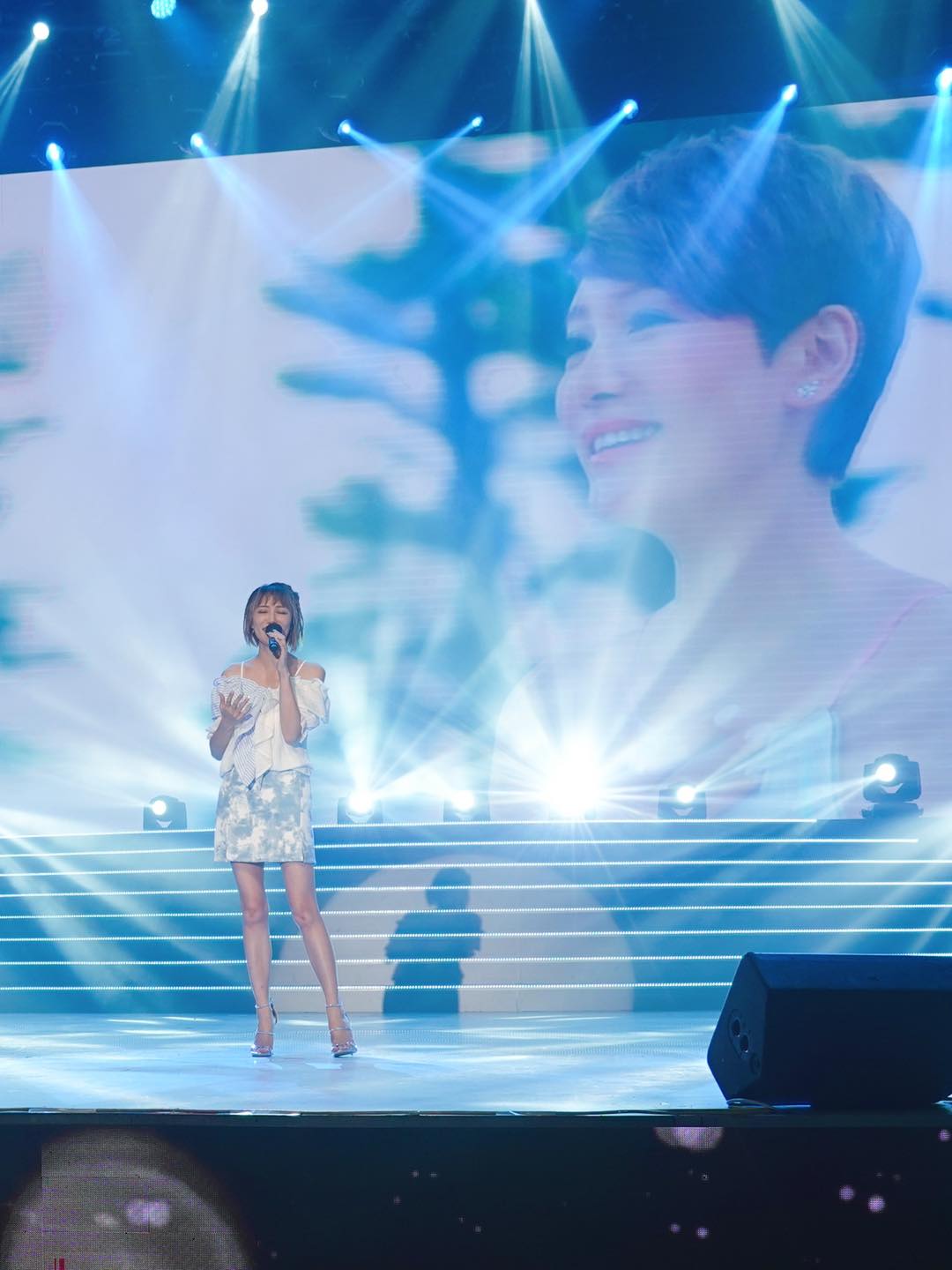李璧琦 Becky Lee - 一邊唱一邊回看這於 #台中 拍攝的 MV, 勾起很多美麗的回憶，越深感受到這條... | Facebook