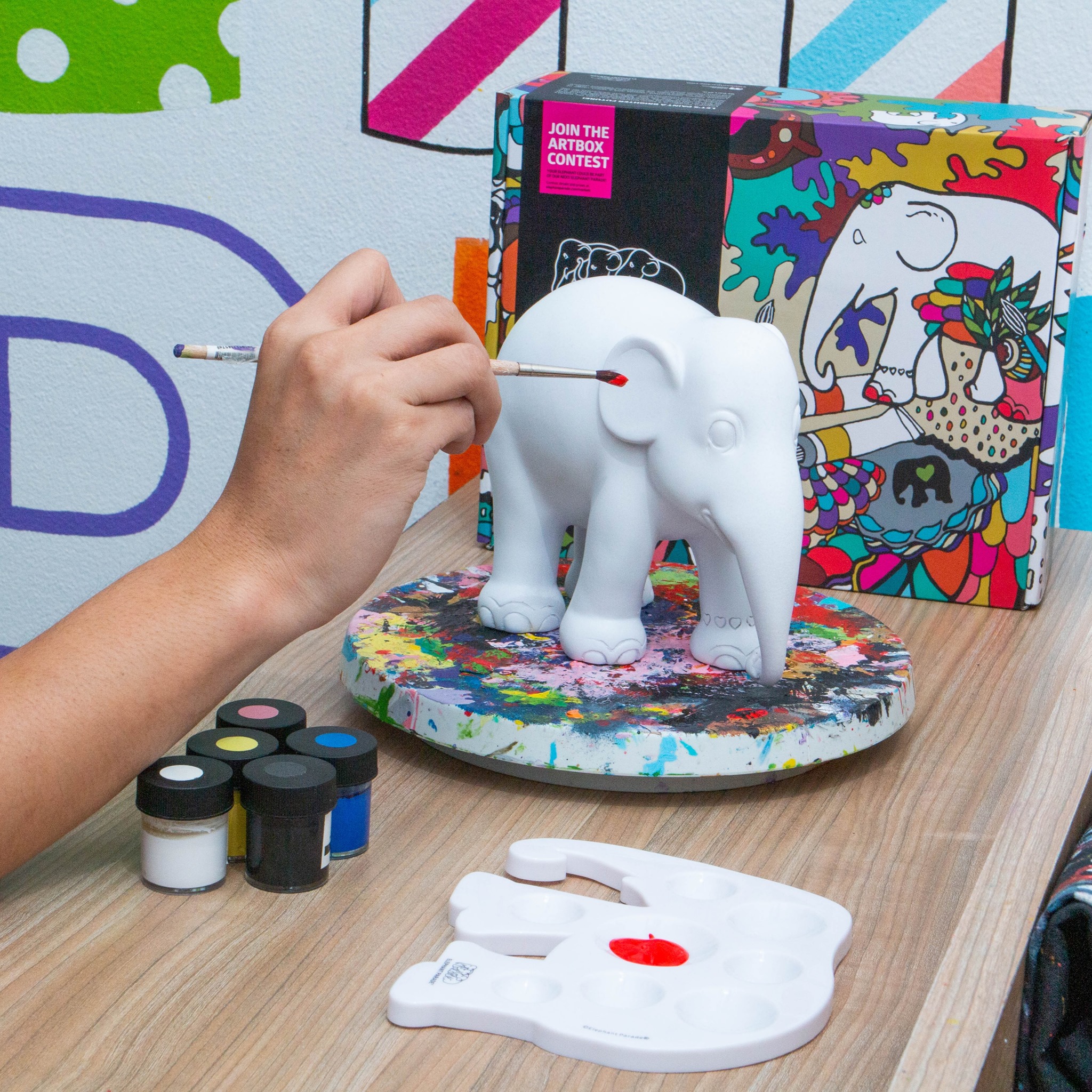 elephant-paint-your-own-masterpiece-with-the-elephant-parade-artbox