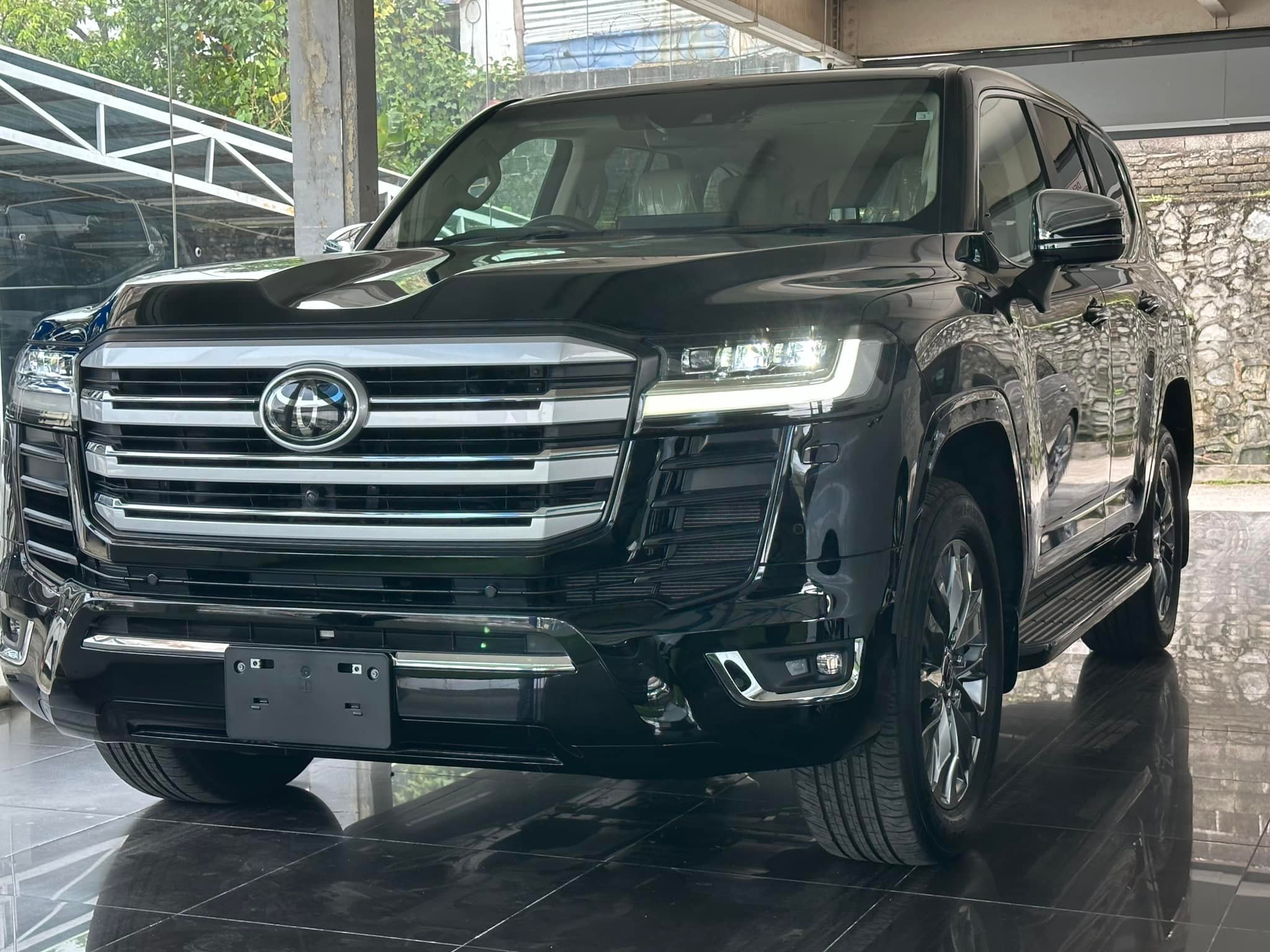 UNREGISTERED 2024 Toyota Land Cruiser LC300 ZX 3.5 Petrol Direct