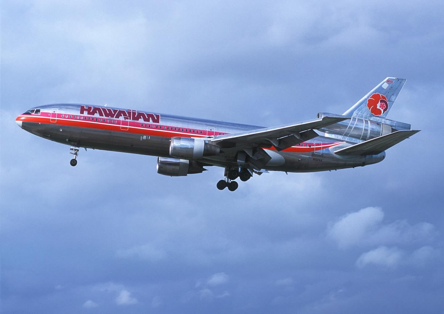 Hawaiian Air DC-10 '70 years' takes off from LAX