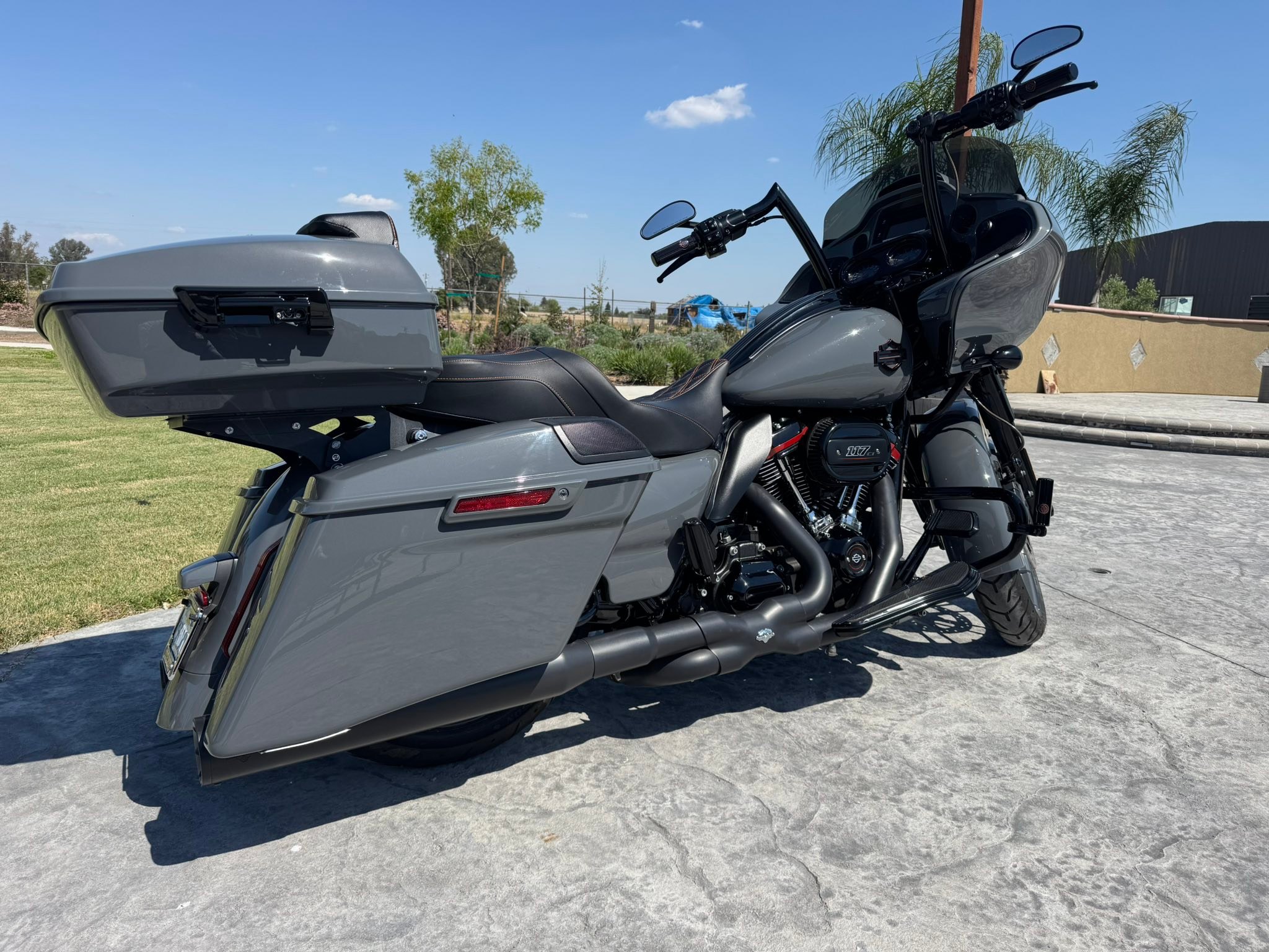 Vivid black tour pack for colored bike