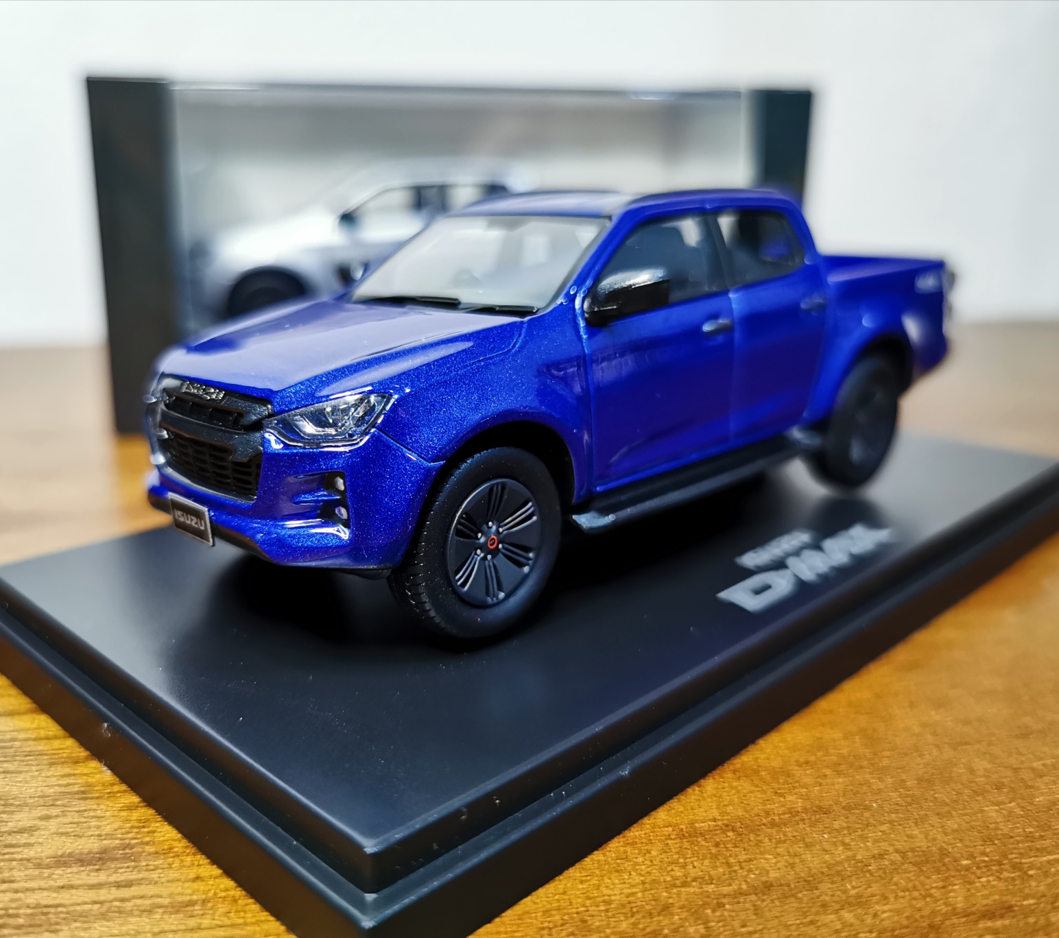 Blue and Yellow Diecast Toys Exclusive!! On Hand Stock! 1/43 Scale 