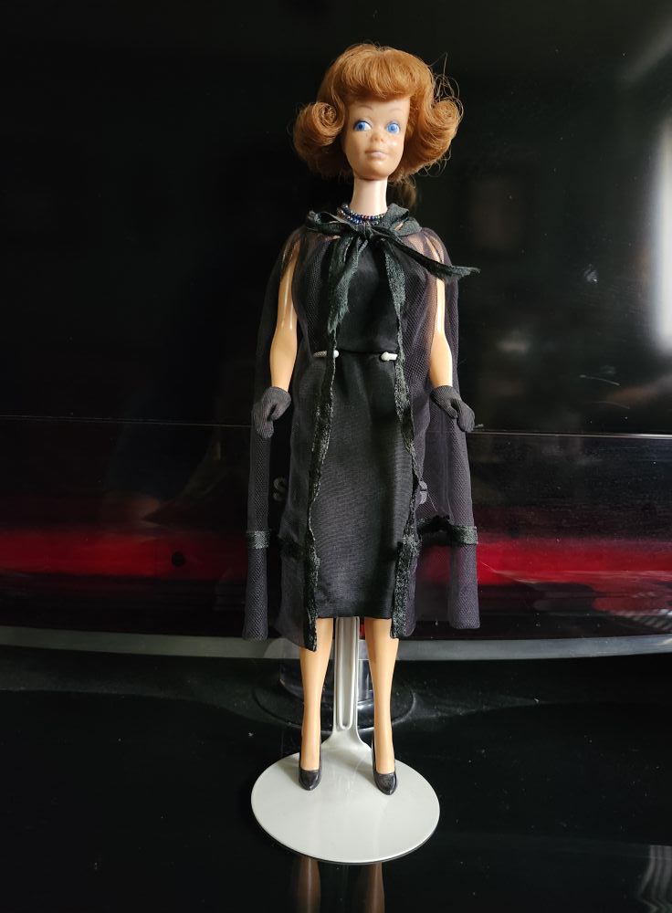 Rare 1963 Midge doll with teeth and side-glance eyes
