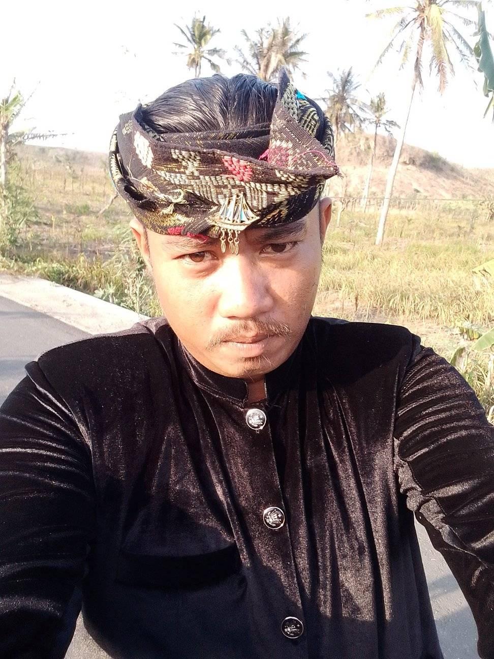 Ukik Semet Tipiss