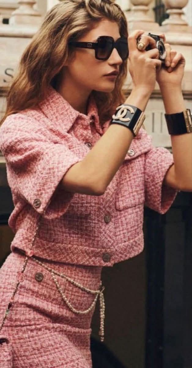 Gorgeous Chanel in pink tweed 🩷 #Chanel #Tweed #Fashion #Style
