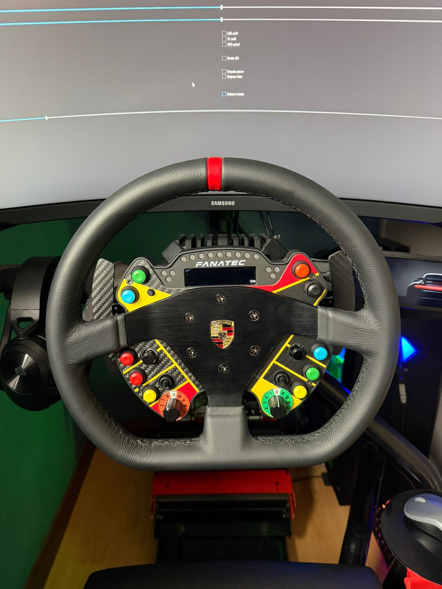Fanatec simracing setup with Porsche GT3 wheel