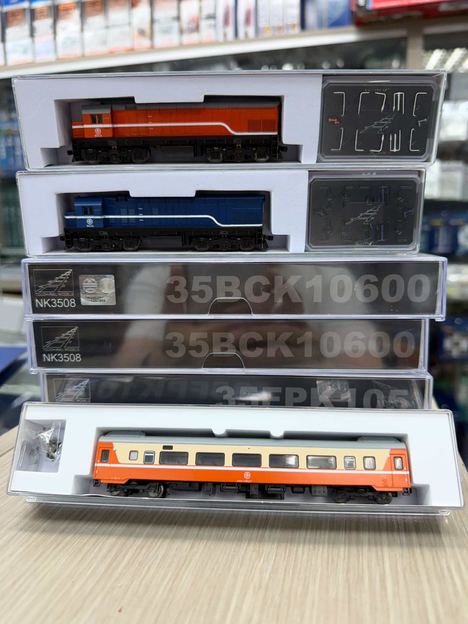 東方8点セット 東方模型 - 東方模型 added a new photo.
