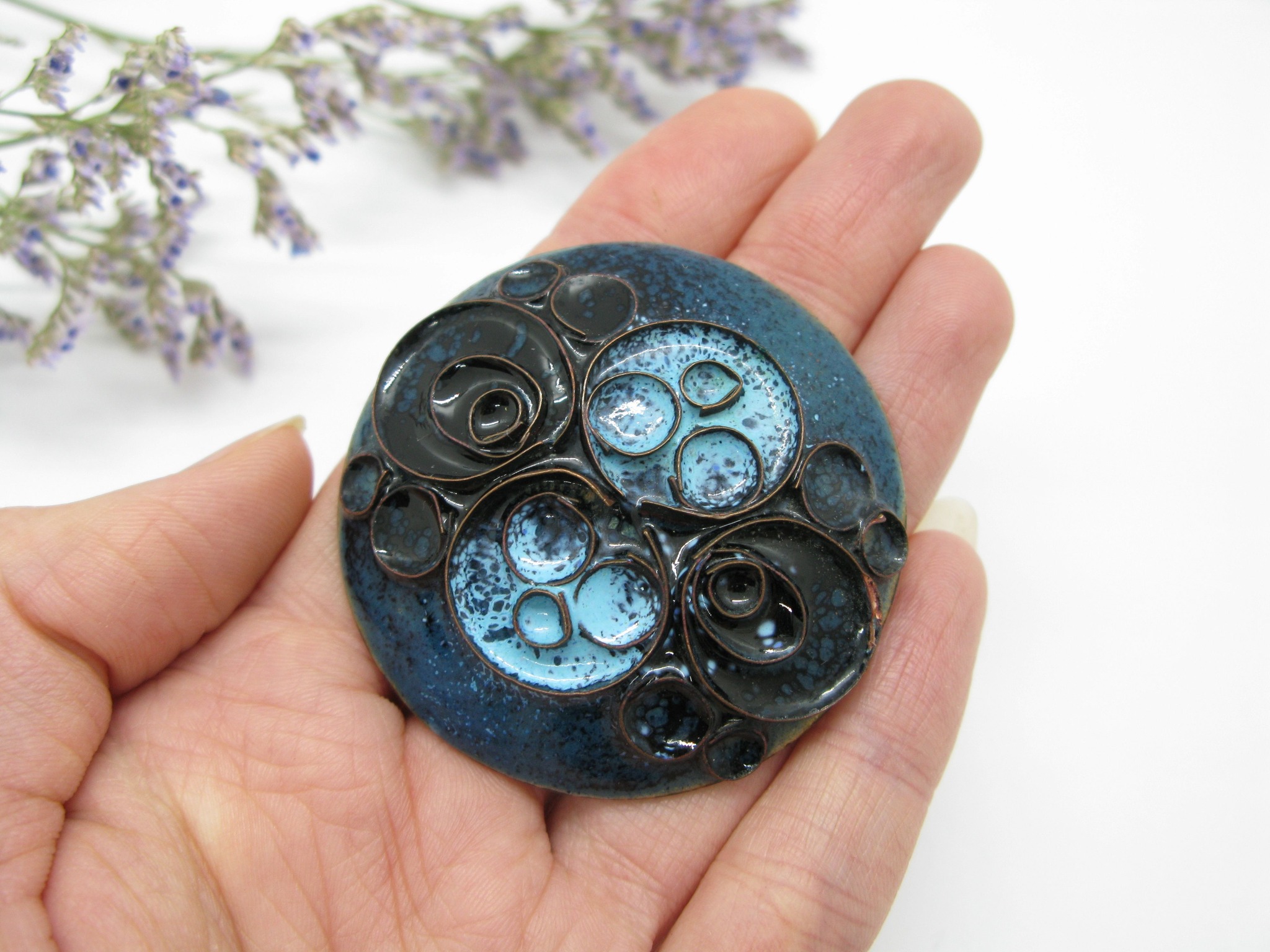 Broche Vintage En émail Design Scandinave ANJA MÄKINEN - Années 1970, Pièce Unique