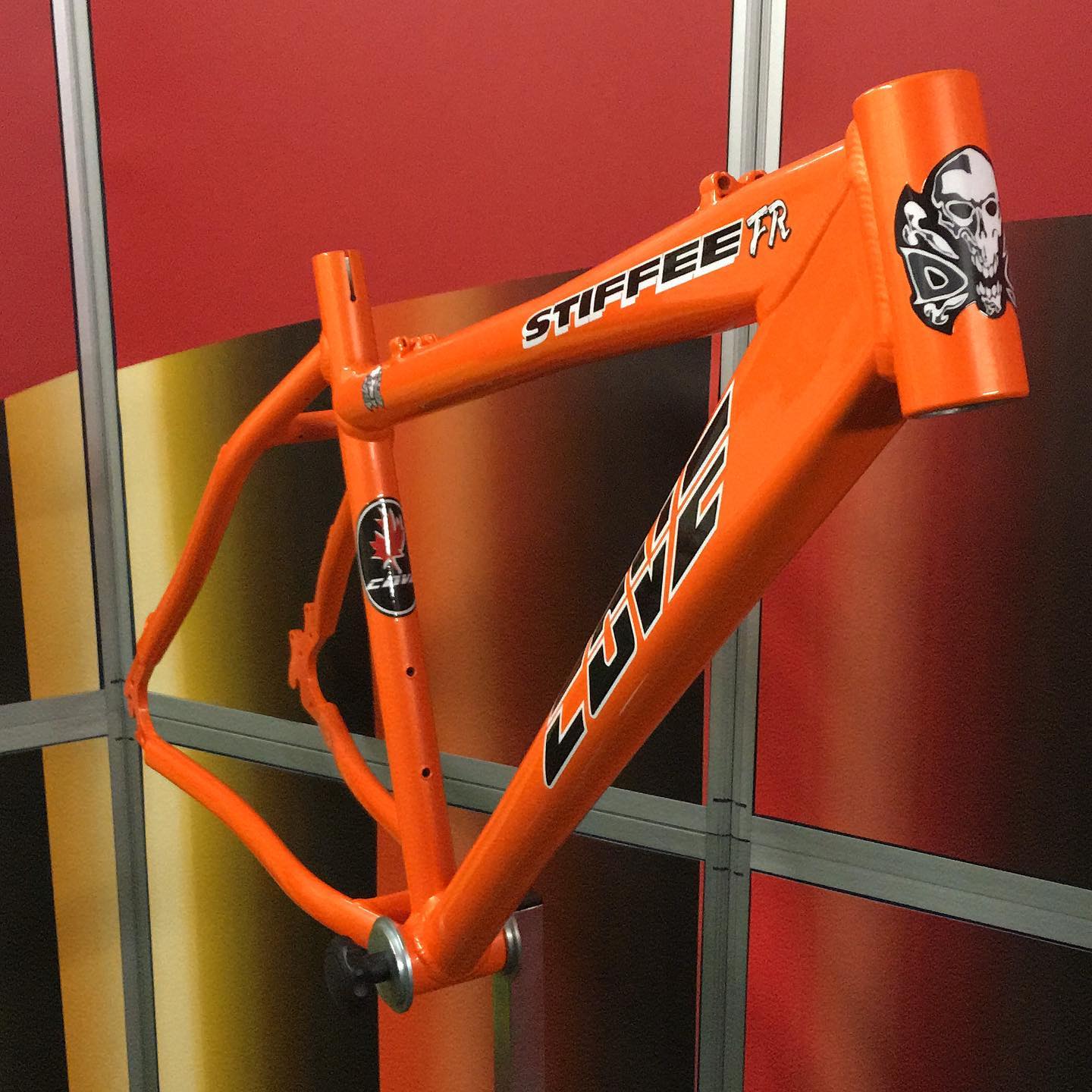 Cove Stiffee FR マウンテンバイクフレーム Cove Stiffee FR. A great design with square to round tubes, which