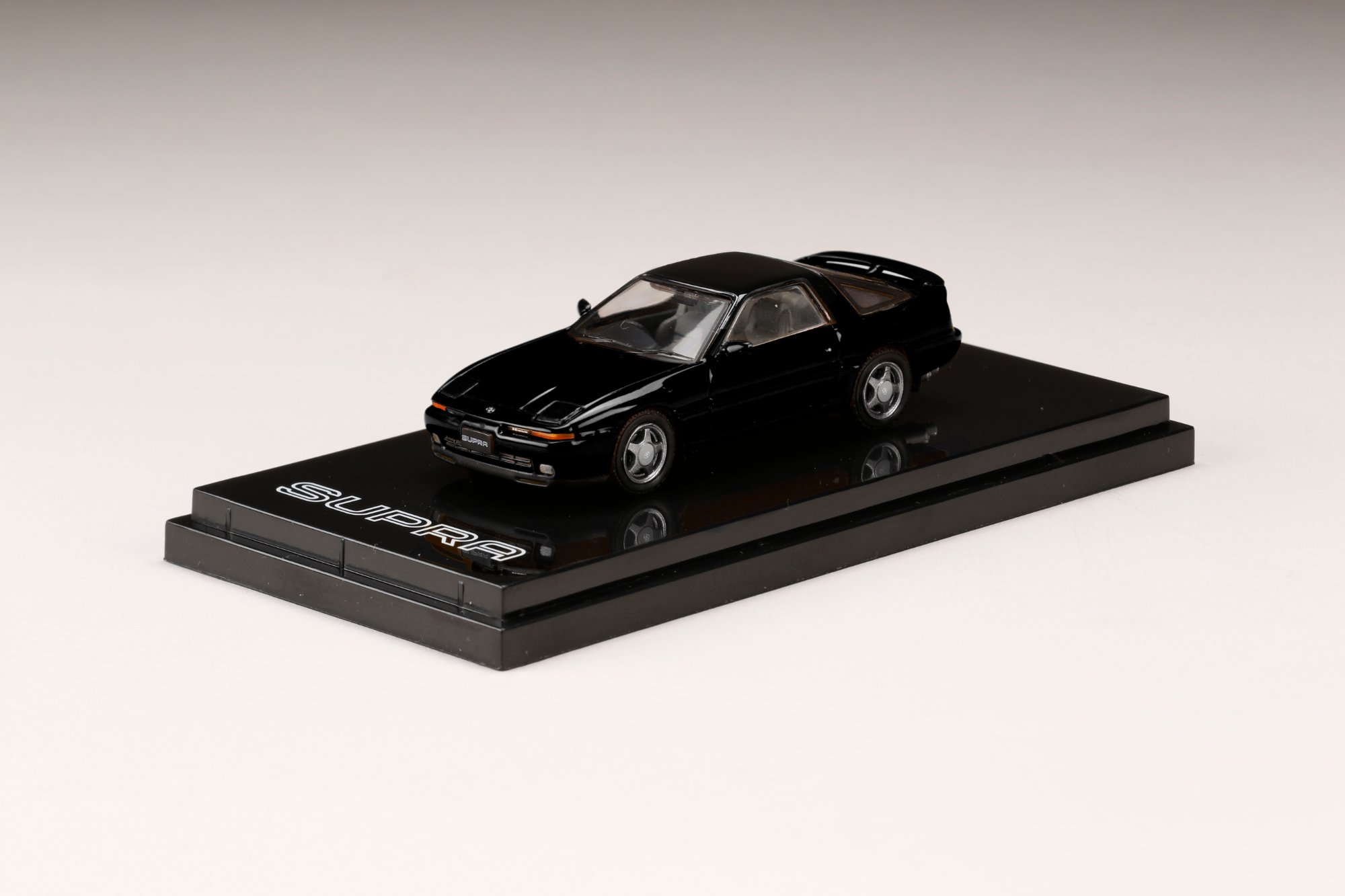 IG3831 1/18 Toyota CRESTA GT TWIN TURBO (GX71) White/Gold Pre