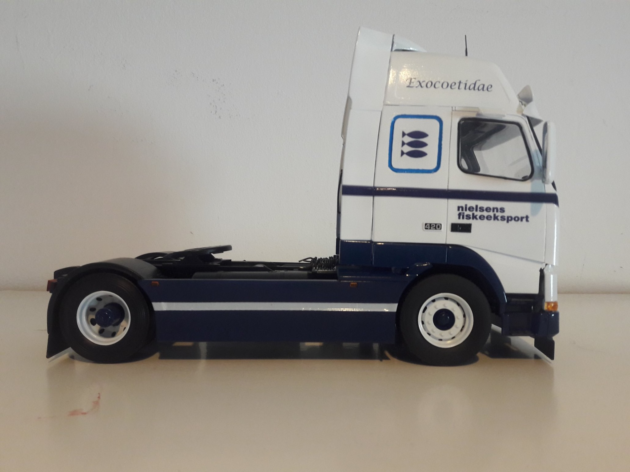 From Spencer Jones : Volvo FH16 Globetrotter 1:24 scale Send your