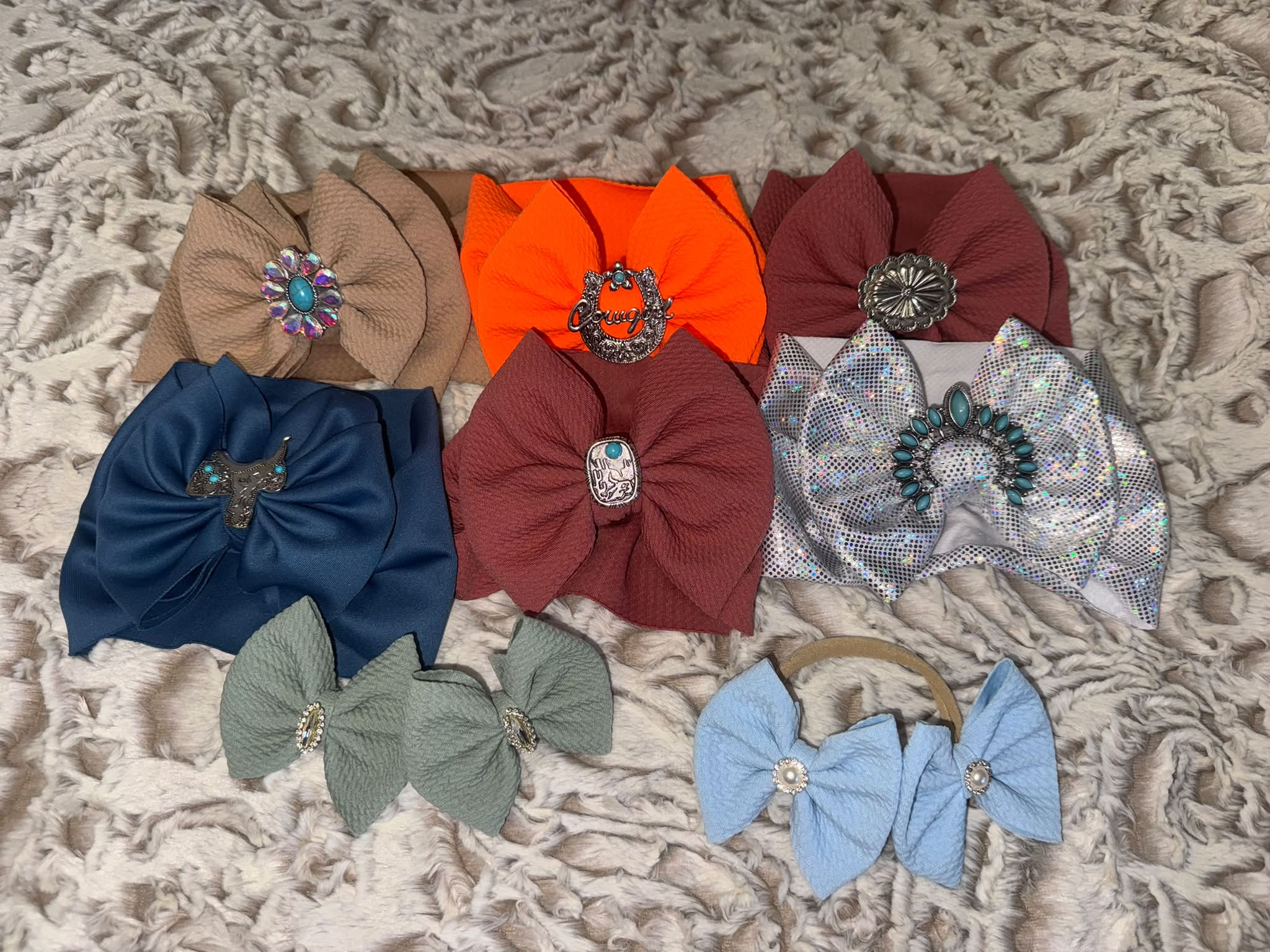 Brady's Western Bows offers custom cowhide name bows