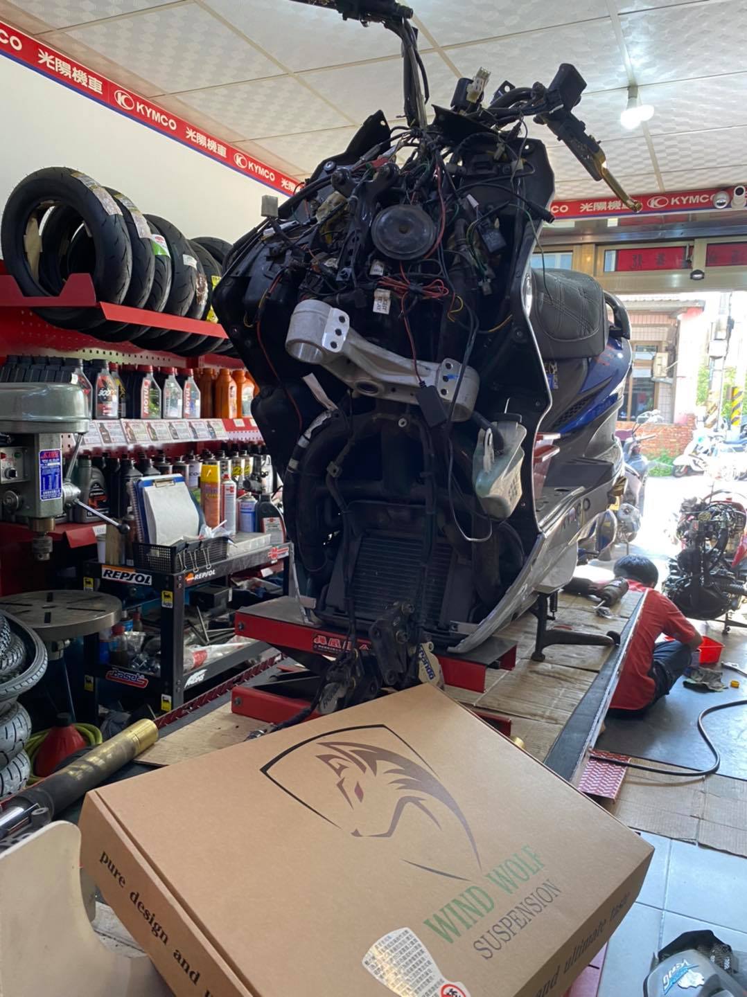 新竹 南寮 龍海車業 - 光陽 雷霆王 180 客製化 避震器 精品日記 🔺光陽 雷霆王 180 客製化... | Facebook