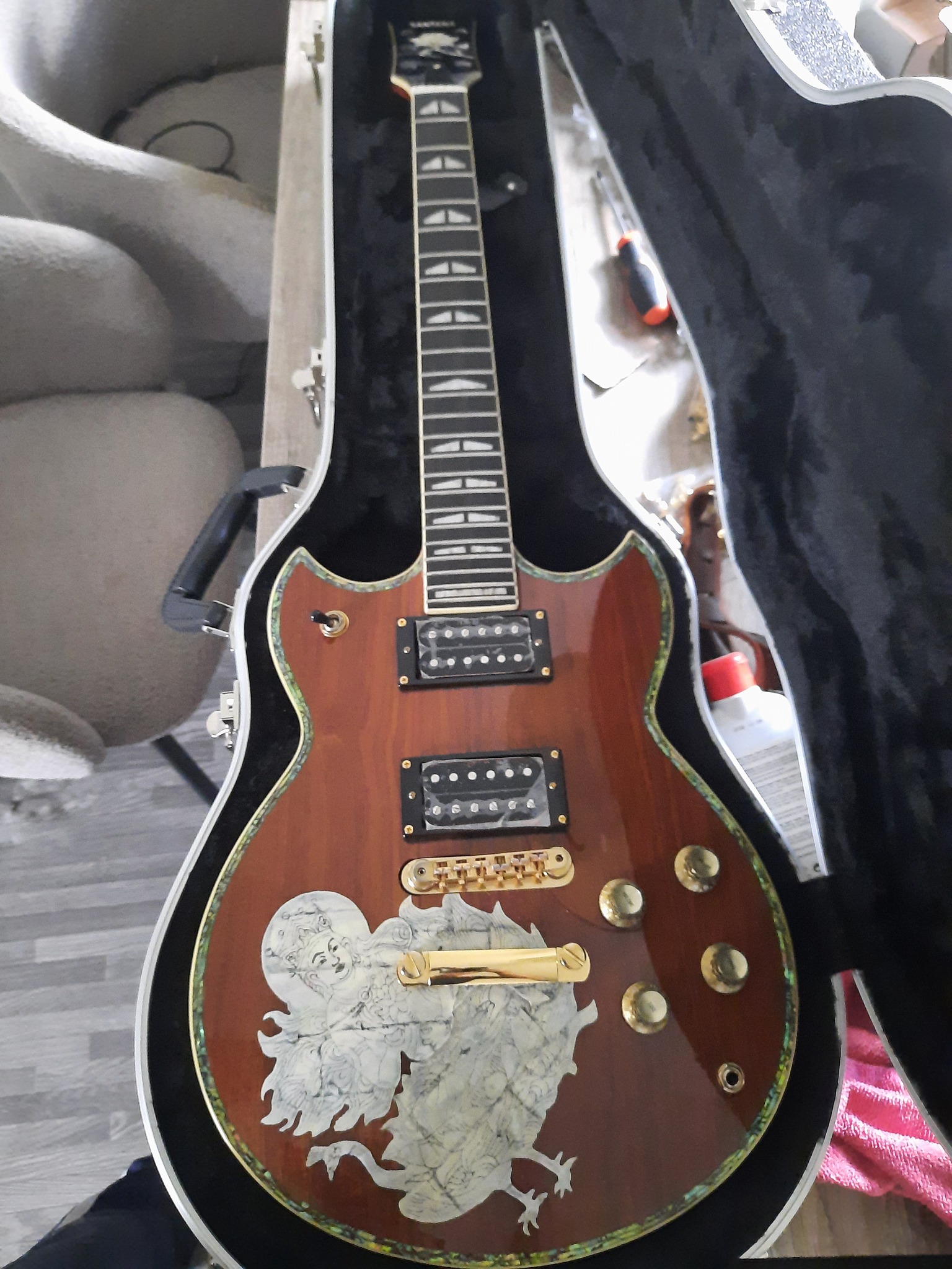 My YAMAHA SG graffiti 😍