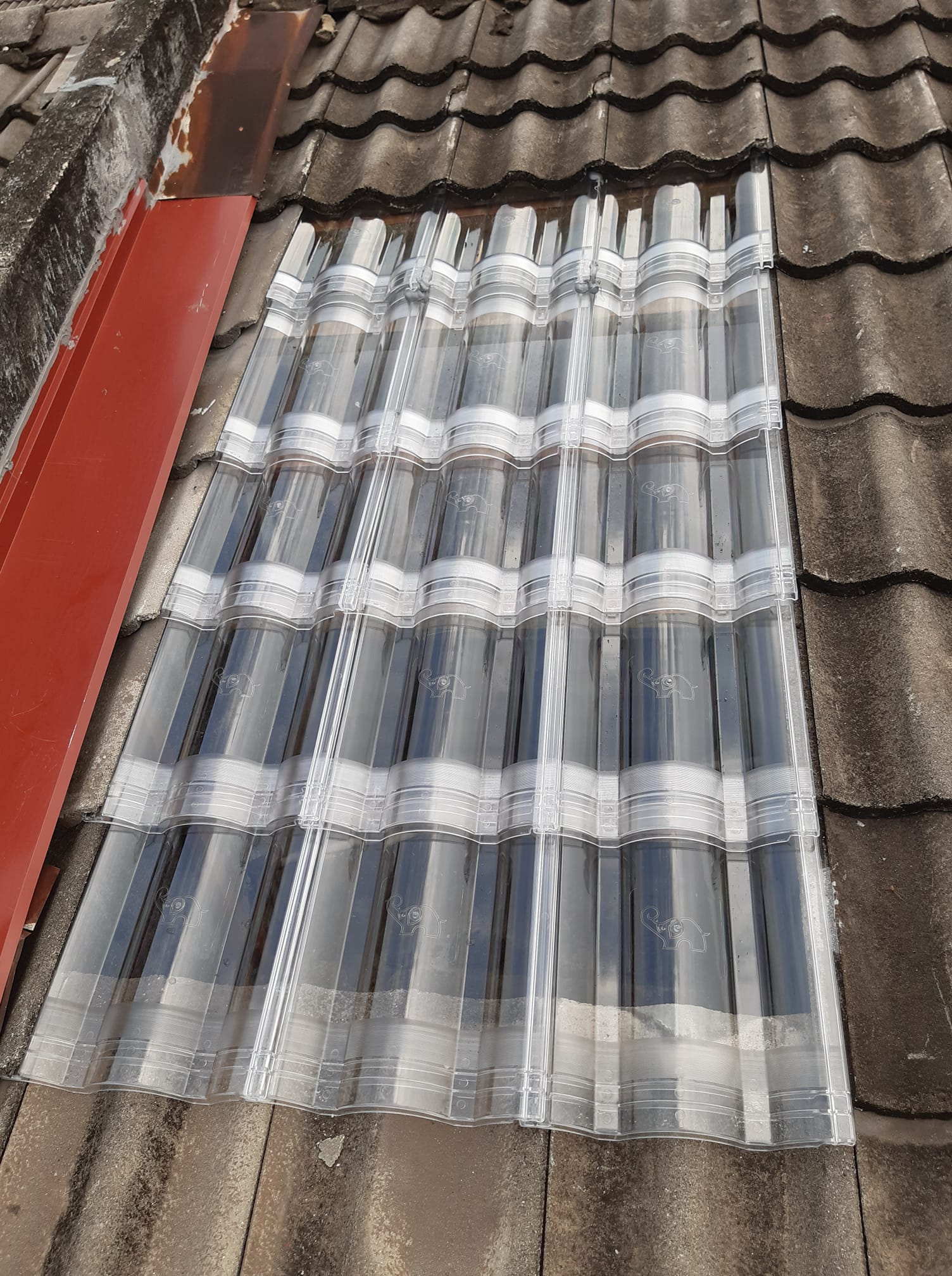 Shining Awning Renovation Works 凉篷铁花 换透明屋瓦 Facebook