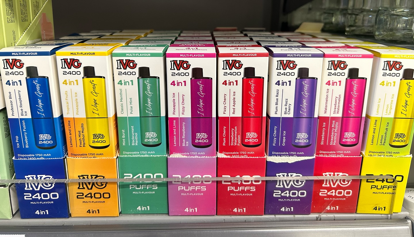 how does a rechargeable vape work Best 4-in-1 Vapes for Multi-Flavour Vaping main image 1