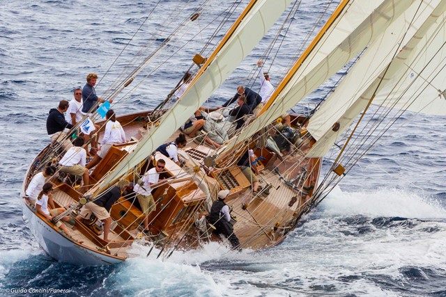 A story reborn at sea. Built in 1936, Eilean sails again thanks to