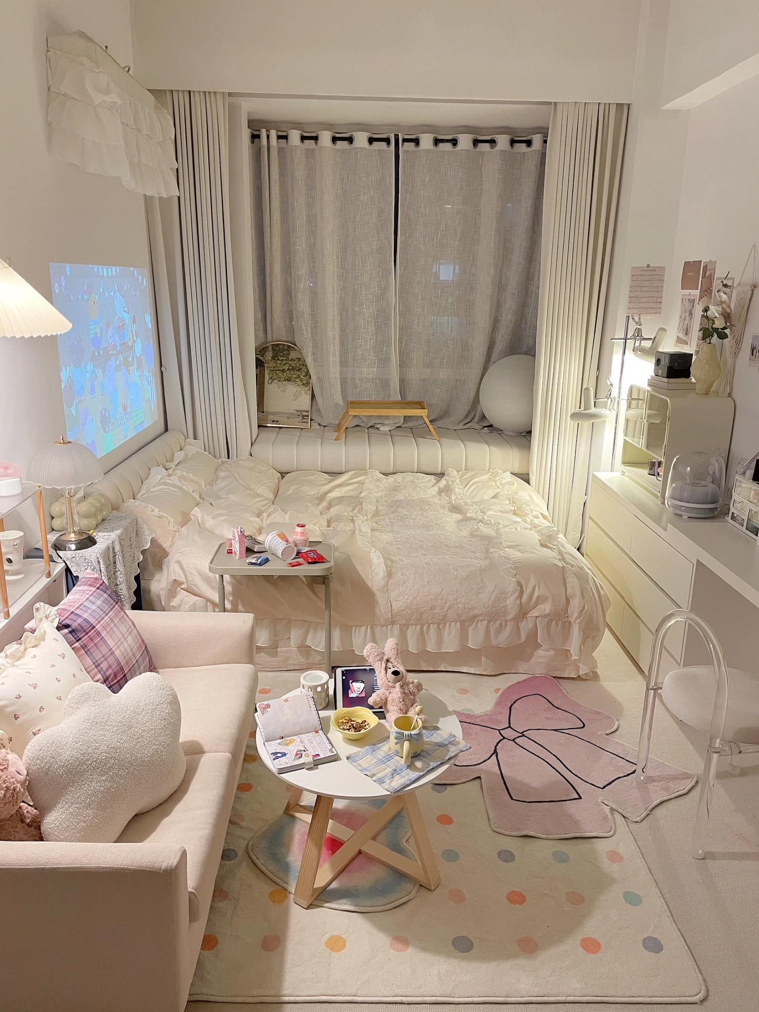 MyMinimal - ไอเดียจัดห้องนอนสไตล์มินิมอลคลีนๆ ใช้ผนังสีขาว-ครีมไฟวอร์ม ...