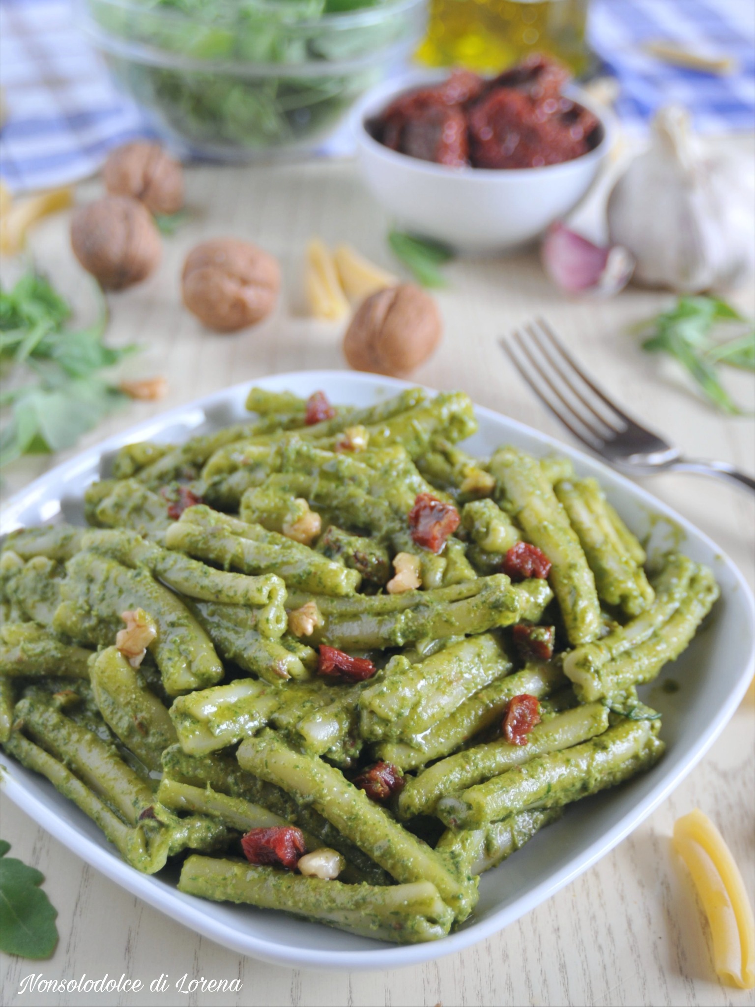 Cookaround- cucina e ricette | CASARECCE CON PESTO DI RUCOLA E POMODORI ...