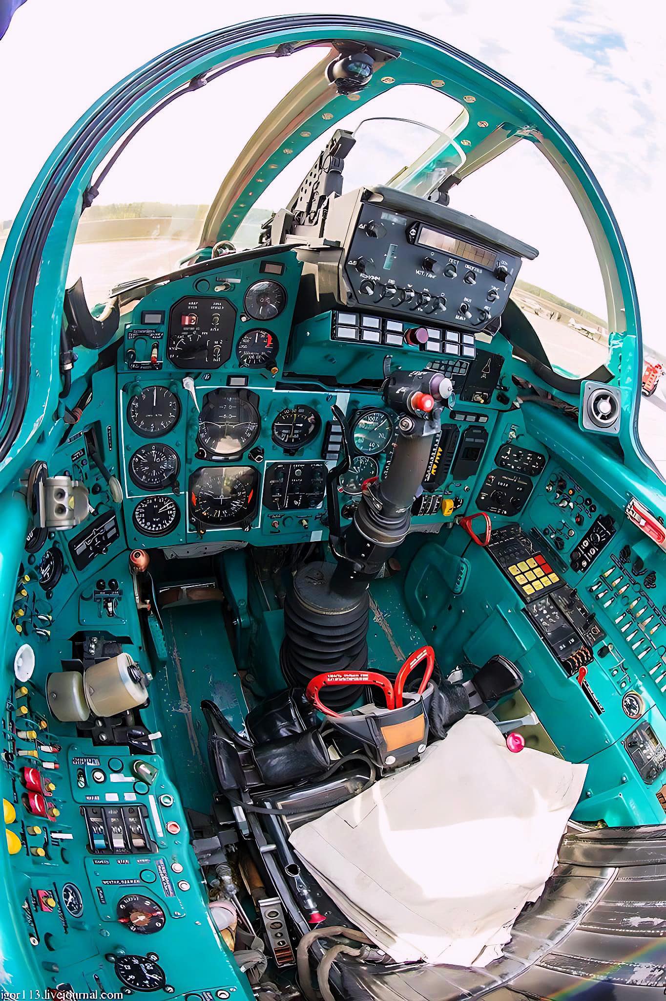 Fictive MiG-31 FIREFOX Cockpit Section