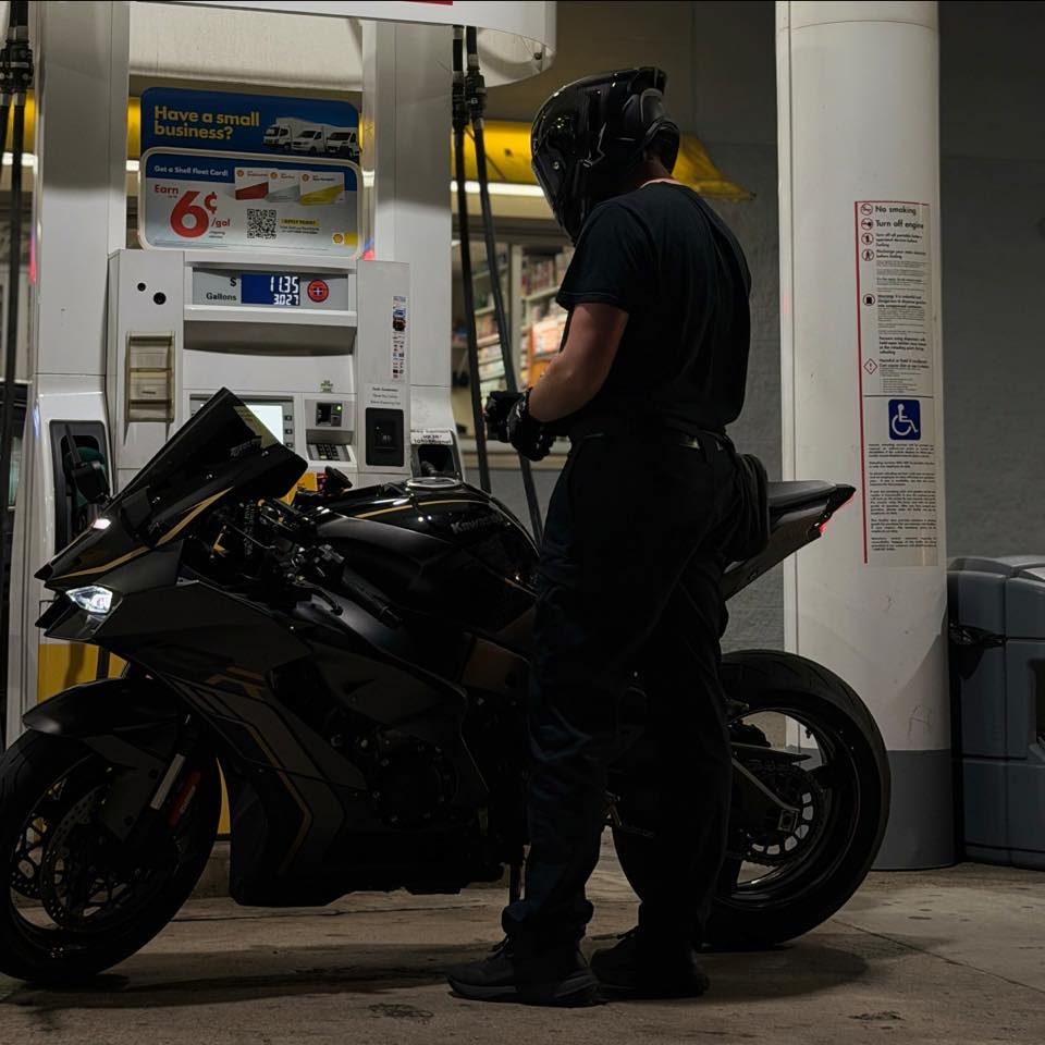 She is lookin so clean😮‍💨 . . . . E #kawasaki #zx10r #bikeporn # ...