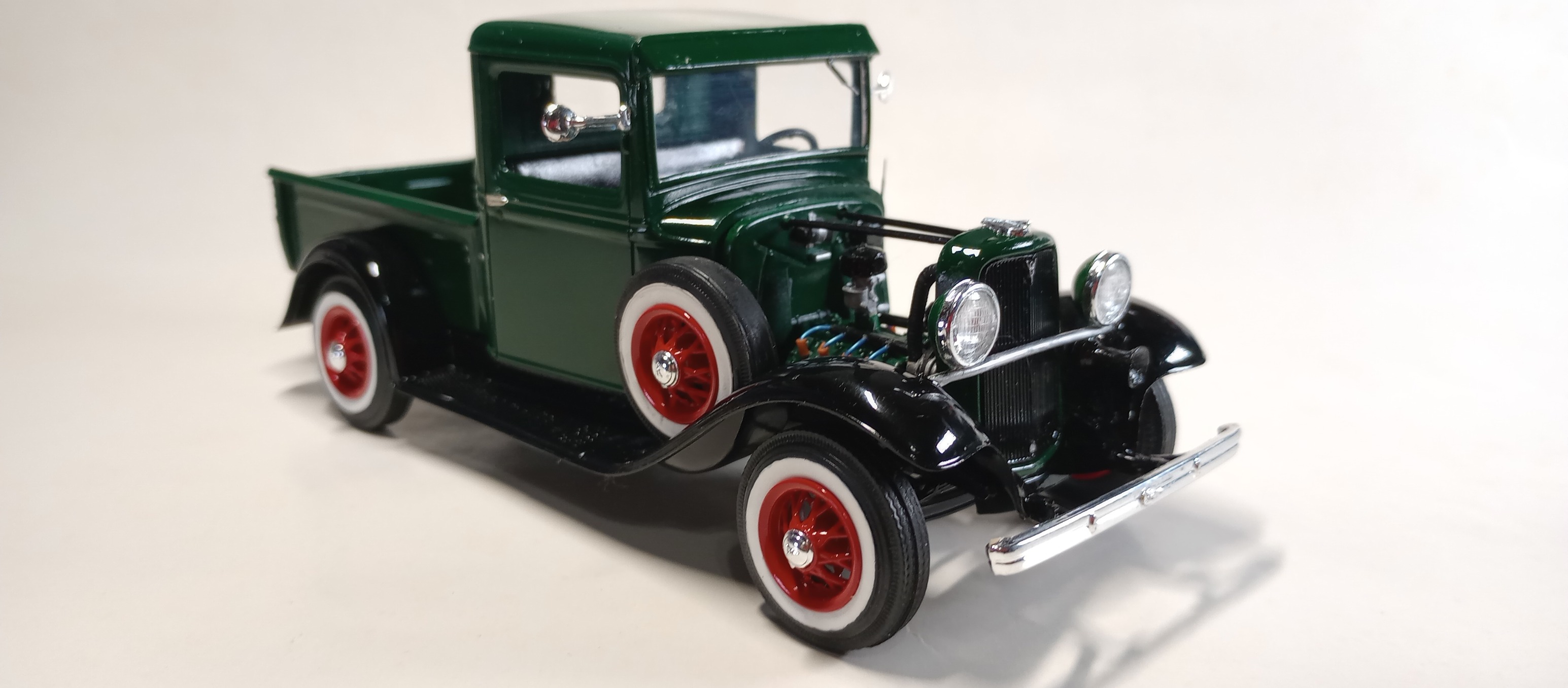 Lindberg 1/25. 1934 Ford Pickup rod. Built 1993