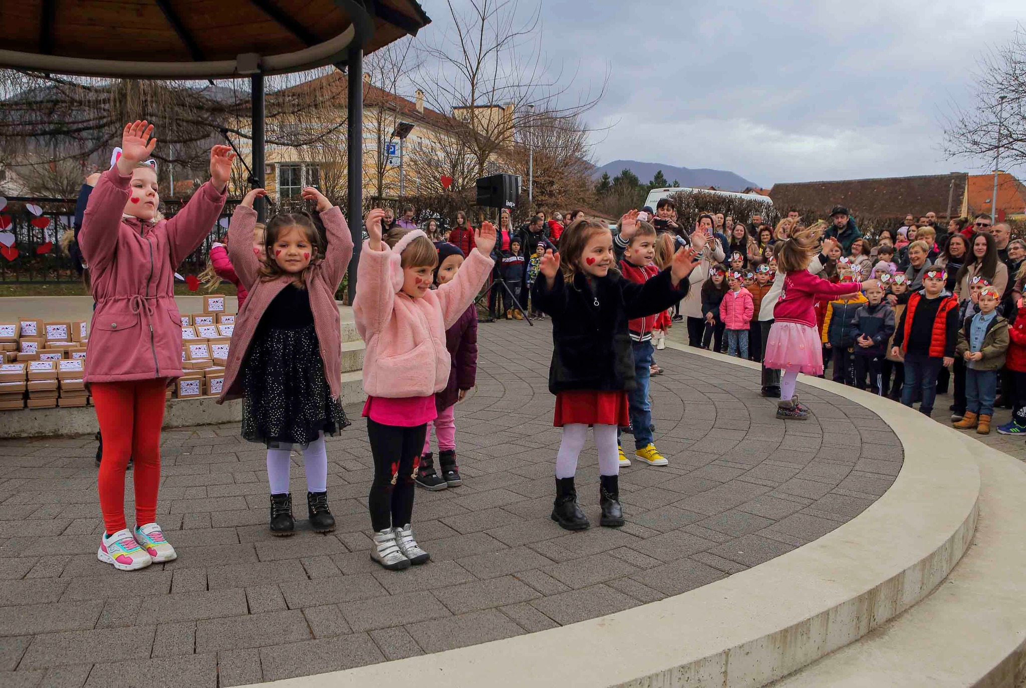 Grad Ivanec - STOTINE DJECE PTIČJIM SVATOVIMA S...