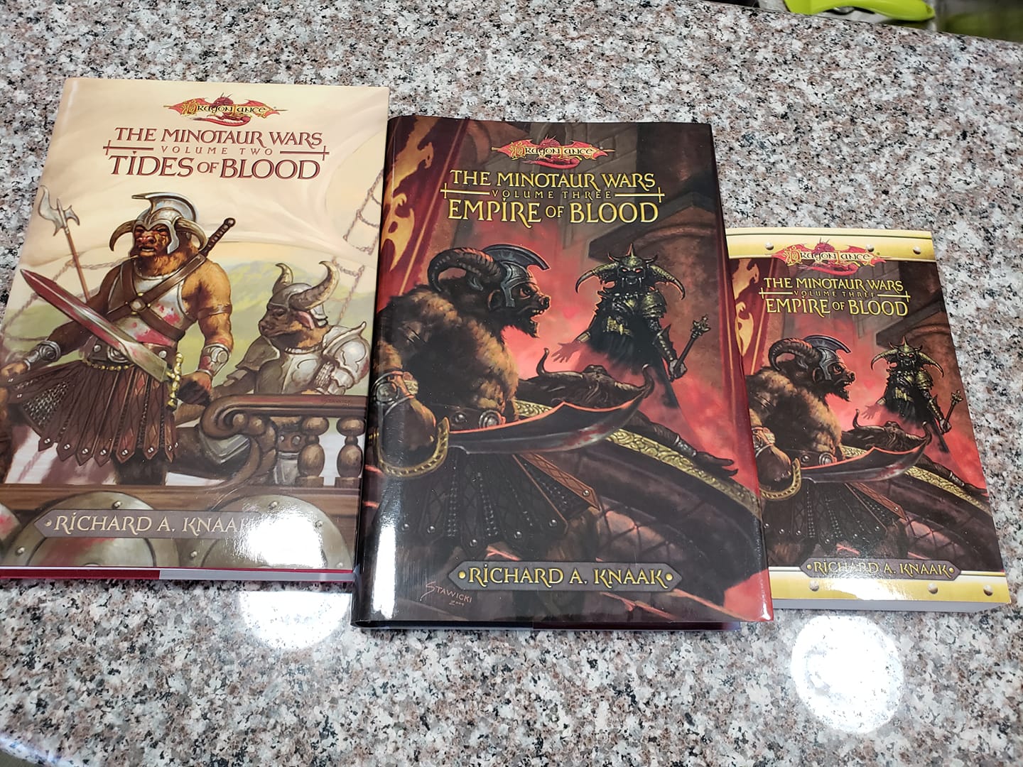新品 【豪華コレクターズ仕様】Blood Wing Academy シリーズ2冊 Bloodwing Academy series book 2 and 3. Hardback with sprayed edges