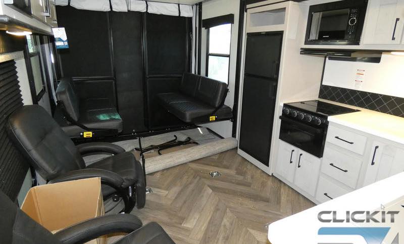 🚨Toy hauler🚨 We just got in 2021... - Clickit RV Spokane