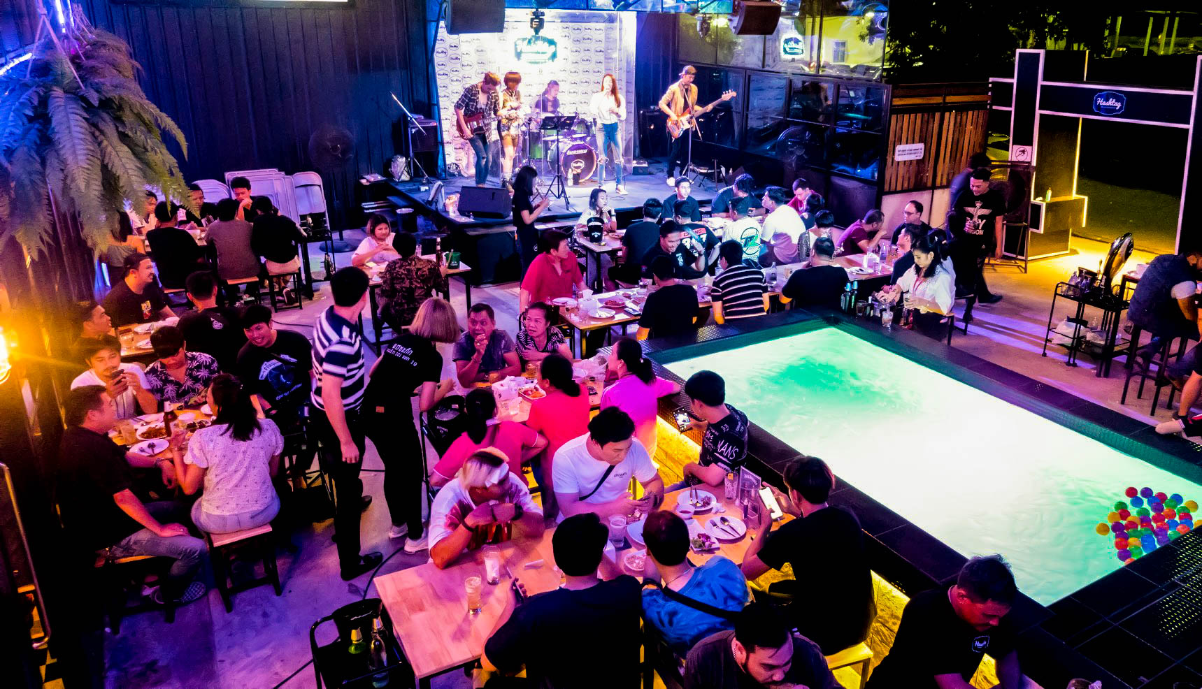 Hashtag bar&restaurant | Bangkok