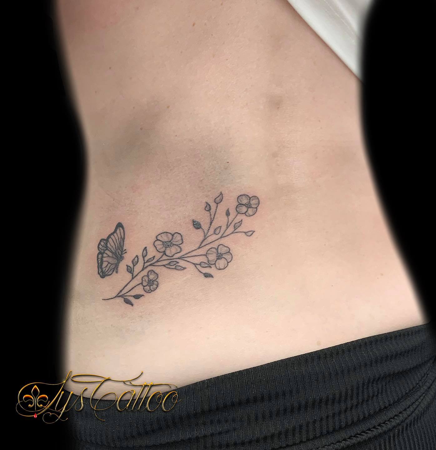 Tatouage Fleur De Lotus Bas Du Dos
