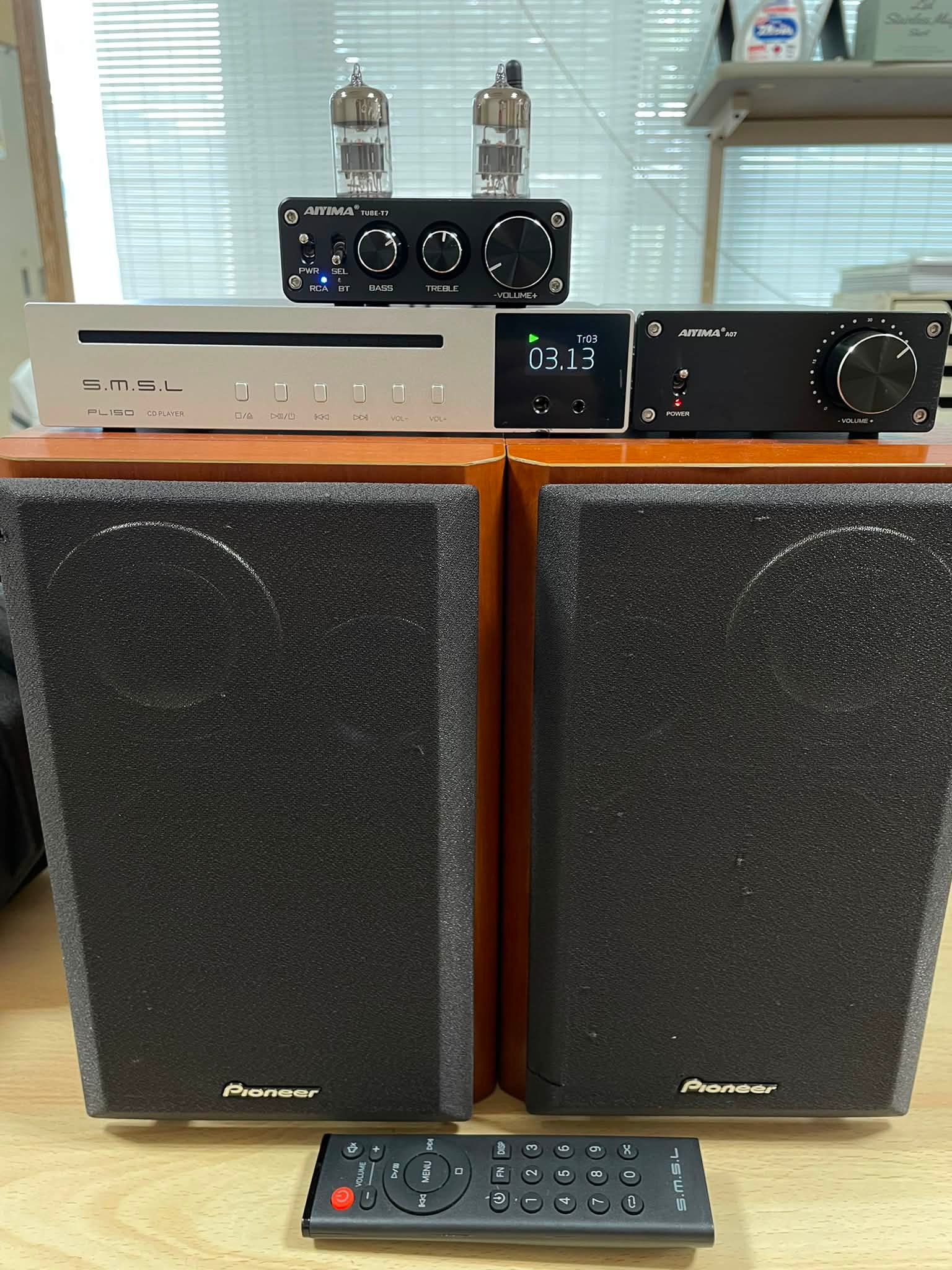 デイサービスで素敵な音楽を楽しむことを考えて構成した機材です。 CD