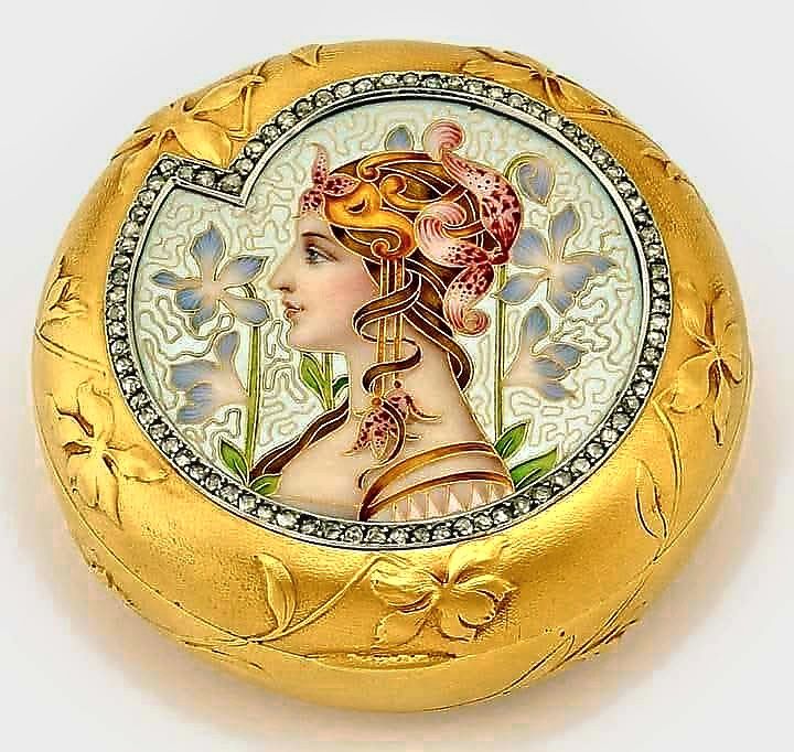 A Circa 1900, Art Nouveau hammered repousse copper over wood box