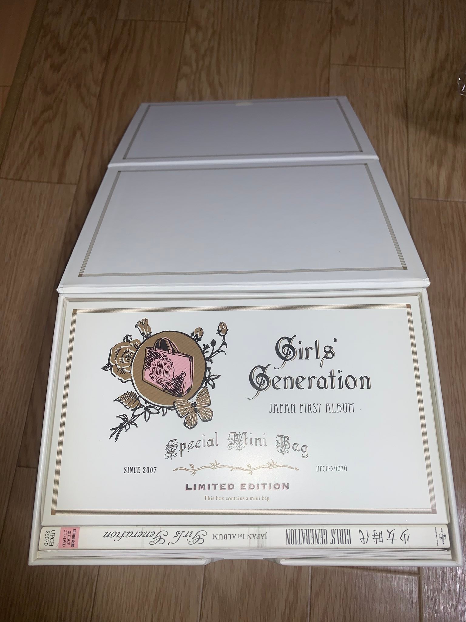 Girls' Generation รุ่นJapan first album Limited Edtion 350฿รส.